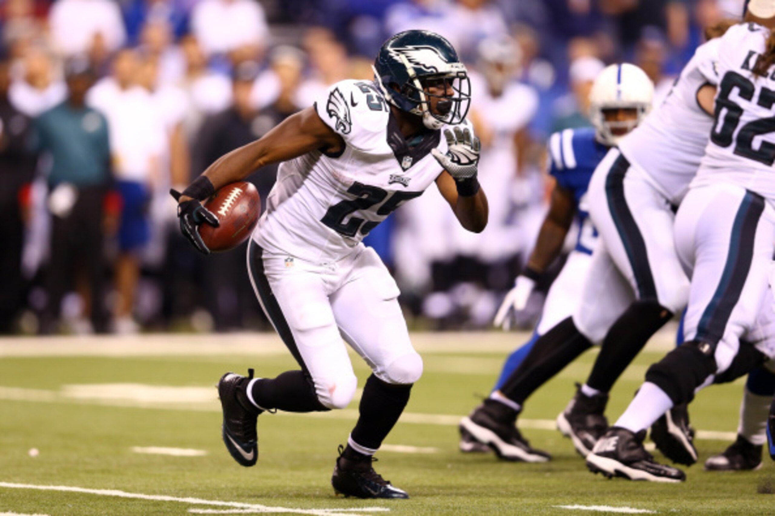 INDIANAPOLIS, IN - SEPTEMBER 15:  Running back LeSean McCoy #25 of the Philadelphia Eagles carries the ball against the Indianapolis Colts during a game at Lucas Oil Stadium on September 15, 2014 in Indianapolis, Indiana.  (Photo by Andy Lyons/Getty Image