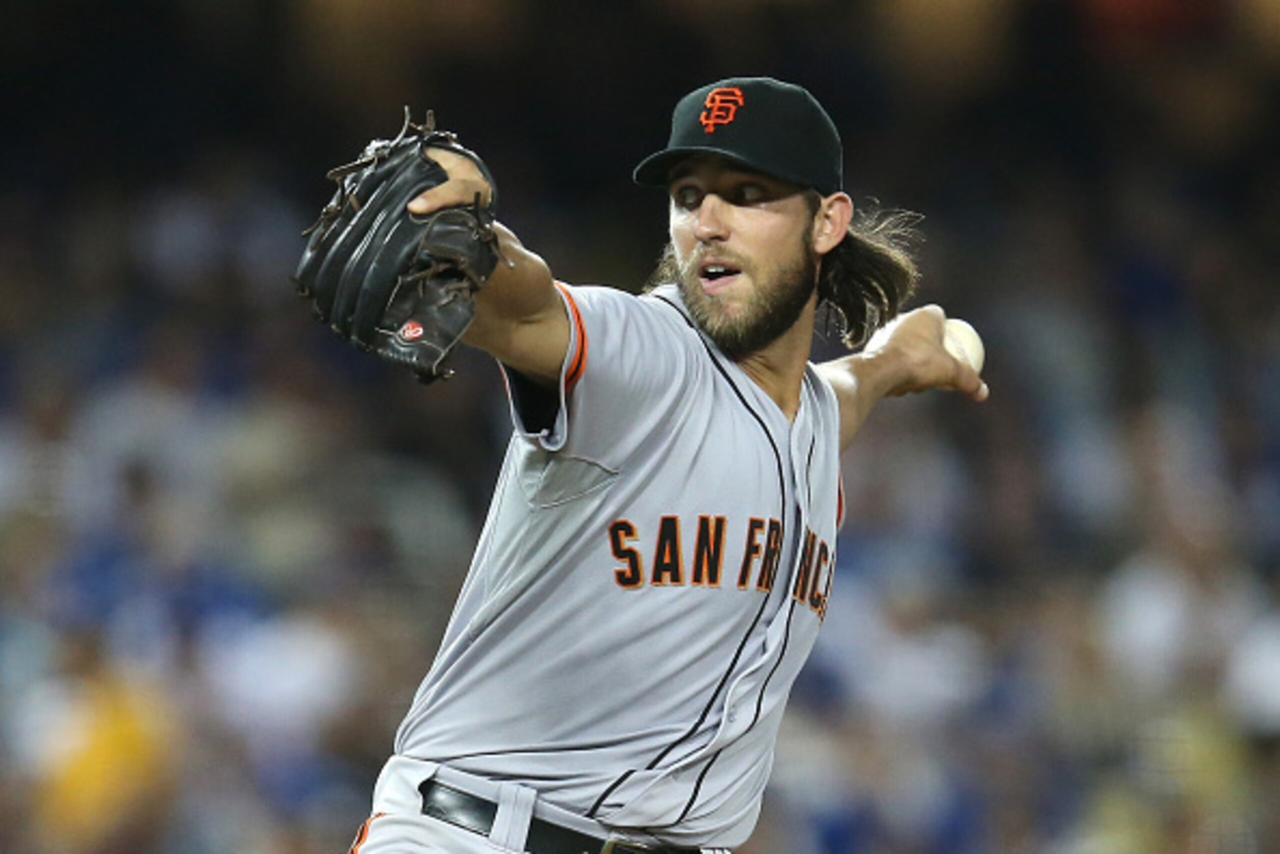 LOS ANGELES, CA - SEPTEMBER 23:  Madison Bumgarner #40 of the San Francisco Giants throws a pitch against the Los Angeles Dodgers at Dodger Stadium on September 23, 2014 in Los Angeles, California.  (Photo by Stephen Dunn/Getty Images)