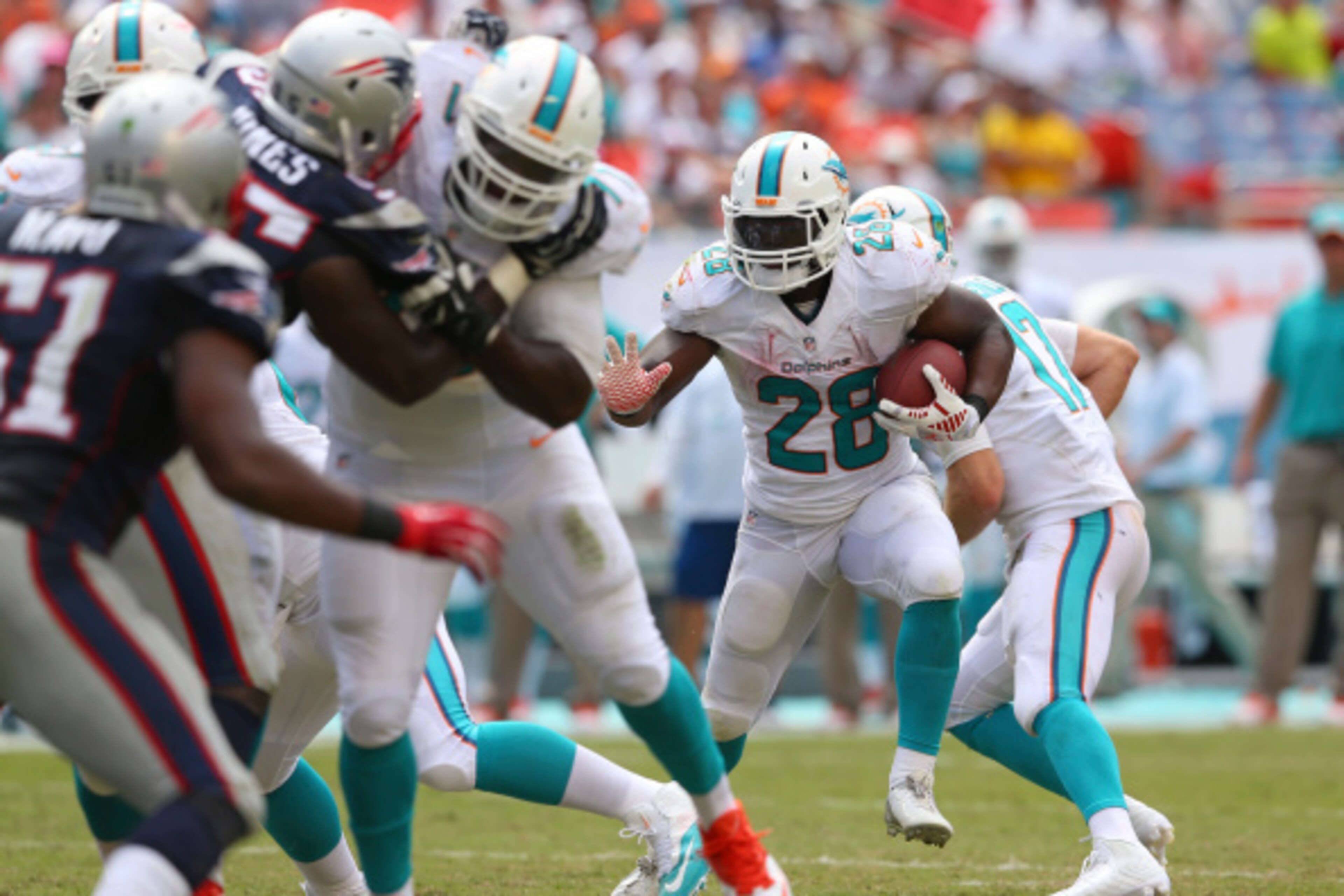 MIAMI GARDENS, FL - SEPTEMBER 07:  Knowshon Moreno #28 of the Miami Dolphins runs for yardage in the second half against the New England Patriots at Sun Life Stadium on September 7, 2014 in Miami Gardens, Florida.  (Photo by Mike Ehrmann/Getty Images)