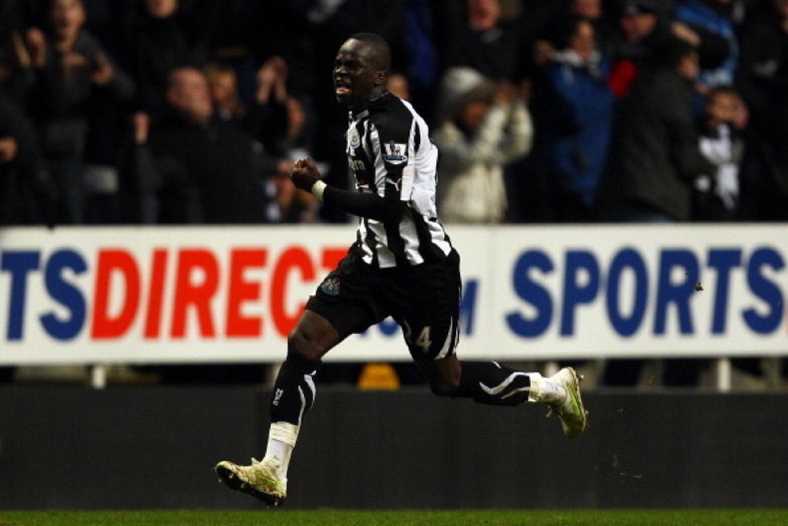 NEWCASTLE UPON TYNE, ENGLAND - FEBRUARY 05:  Cheik Tiote of Newcastle celebrates scoring the fourth and equalising goal during the Barclays Premier League match between Newcastle United and Arsenal at St James' Park on February 5, 2011 in Newcastle upon T