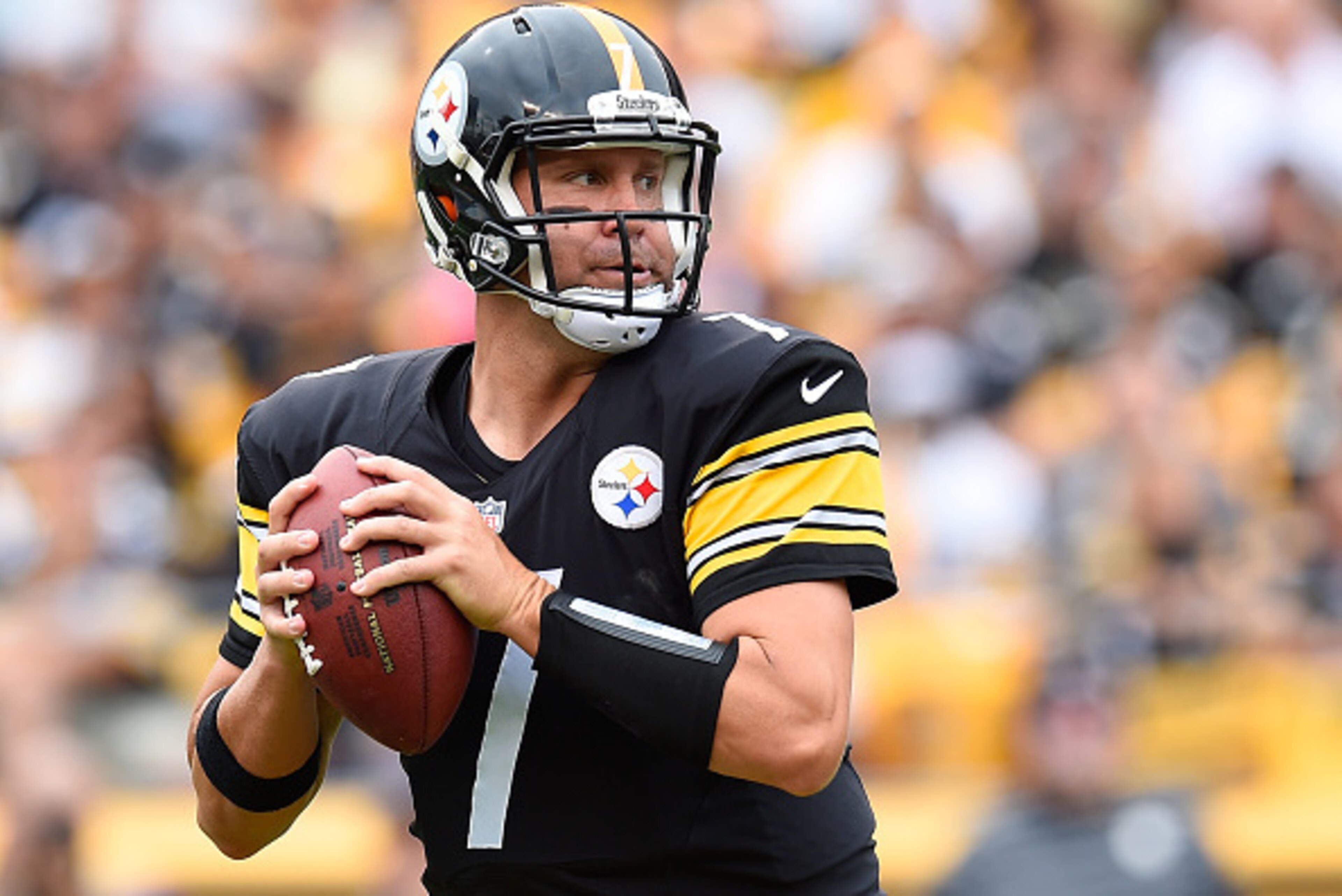 PITTSBURGH, PA - SEPTEMBER 28:  Ben Roethlisberger #7 of the Pittsburgh Steelers looks to pass during the first quarter against the Tampa Bay Buccaneers at Heinz Field on September 28, 2014 in Pittsburgh, Pennsylvania.  (Photo by Joe Sargent/Getty Images)