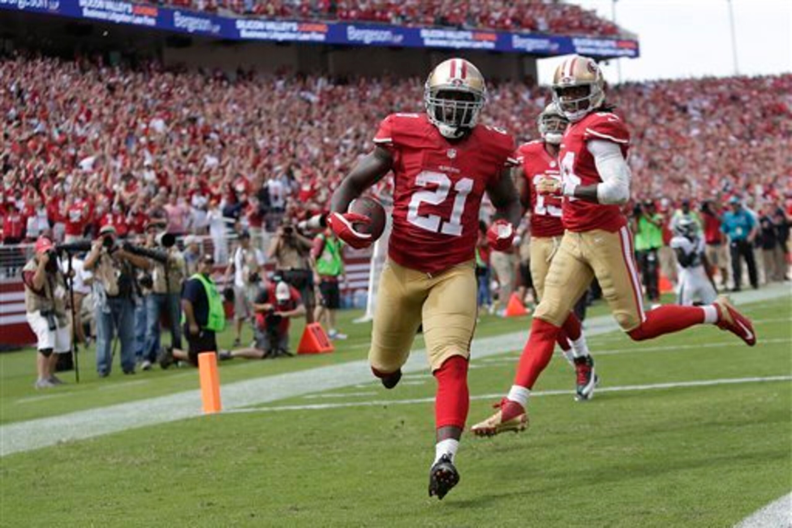 Gore helped keep Philadelphia's offense off the field.