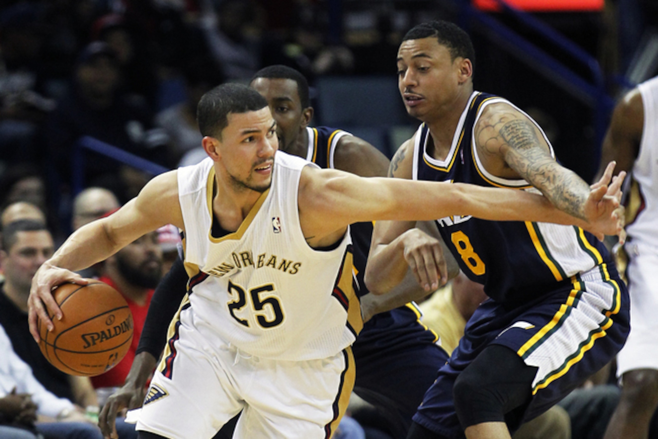 Rivers attempts to find an opening while facing the Utah Jazz.