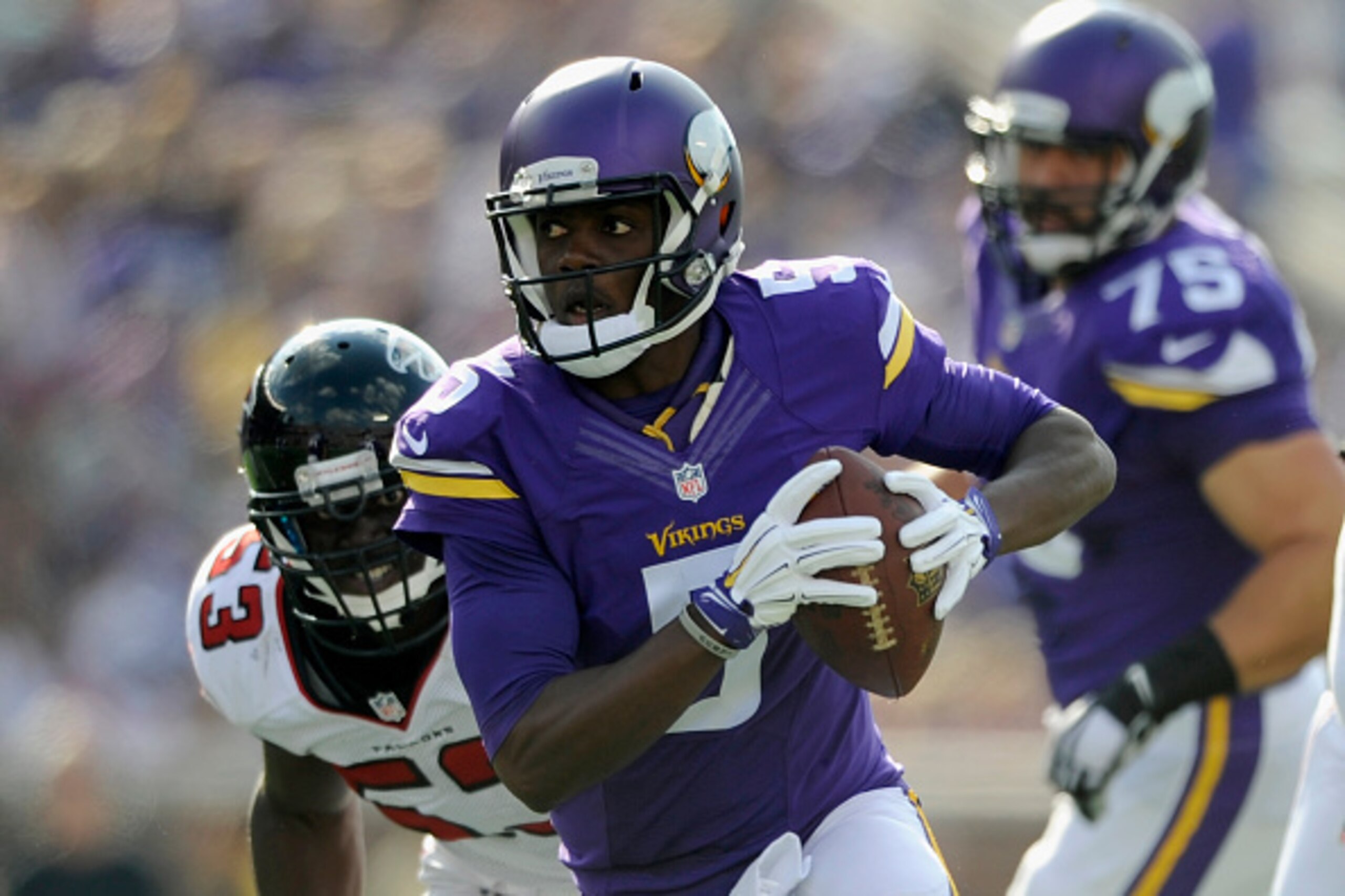 MINNEAPOLIS, MN - SEPTEMBER 28: Teddy Bridgewater #5 of the Minnesota Vikings scrambles with the ball during the first quarter of the game against the Atlanta Falcons on September 28, 2014 at TCF Bank Stadium in Minneapolis, Minnesota. (Photo by Hannah Fo