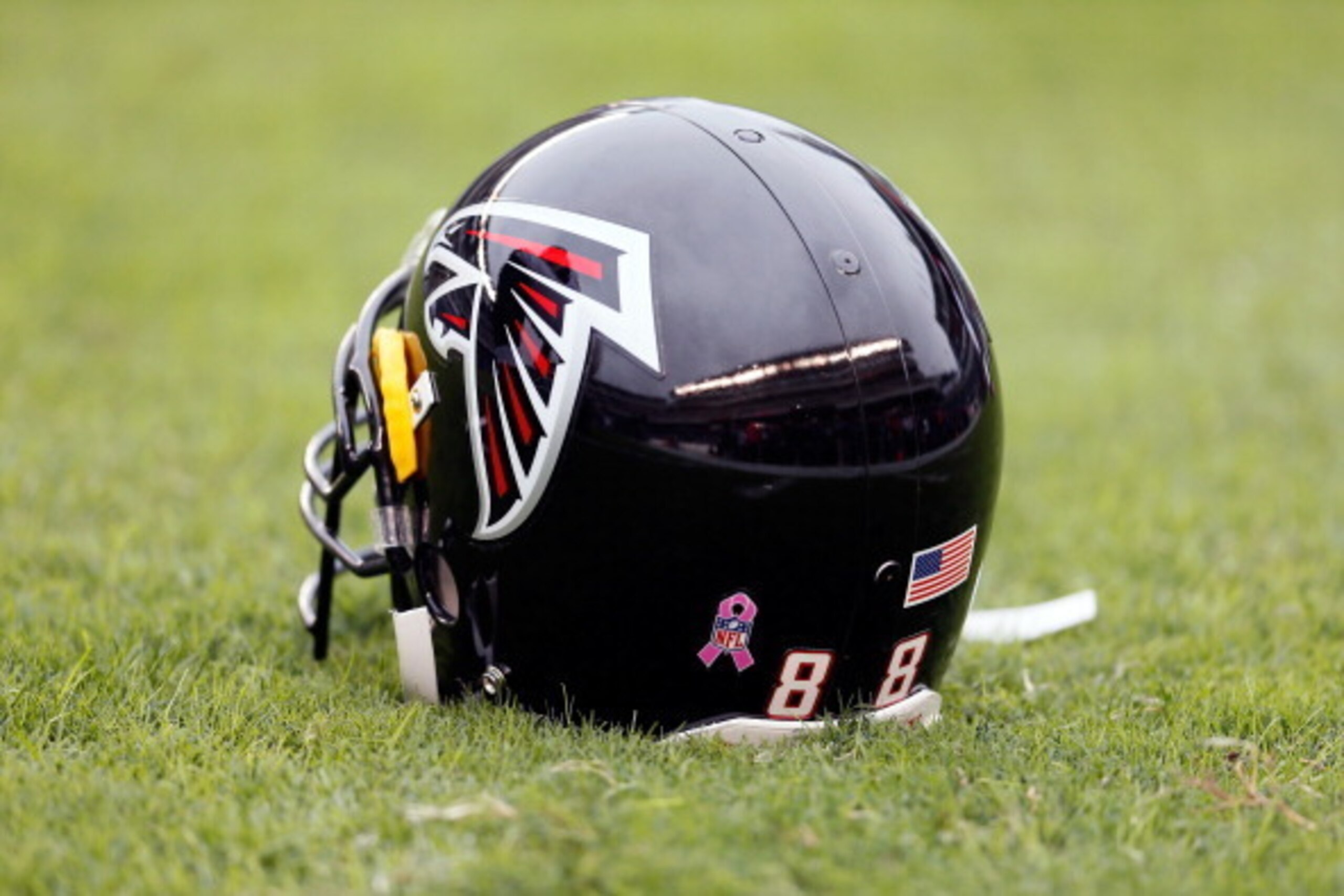PHILADELPHIA, PA - OCTOBER 28: The helmet of tight end Tony Gonzalez #88 of the Atlanta Falcons sits on the field before the start of the Falcons and Philadelphia Eagles game at Lincoln Financial Field on October 28, 2012 in Philadelphia, Pennsylvania.  (