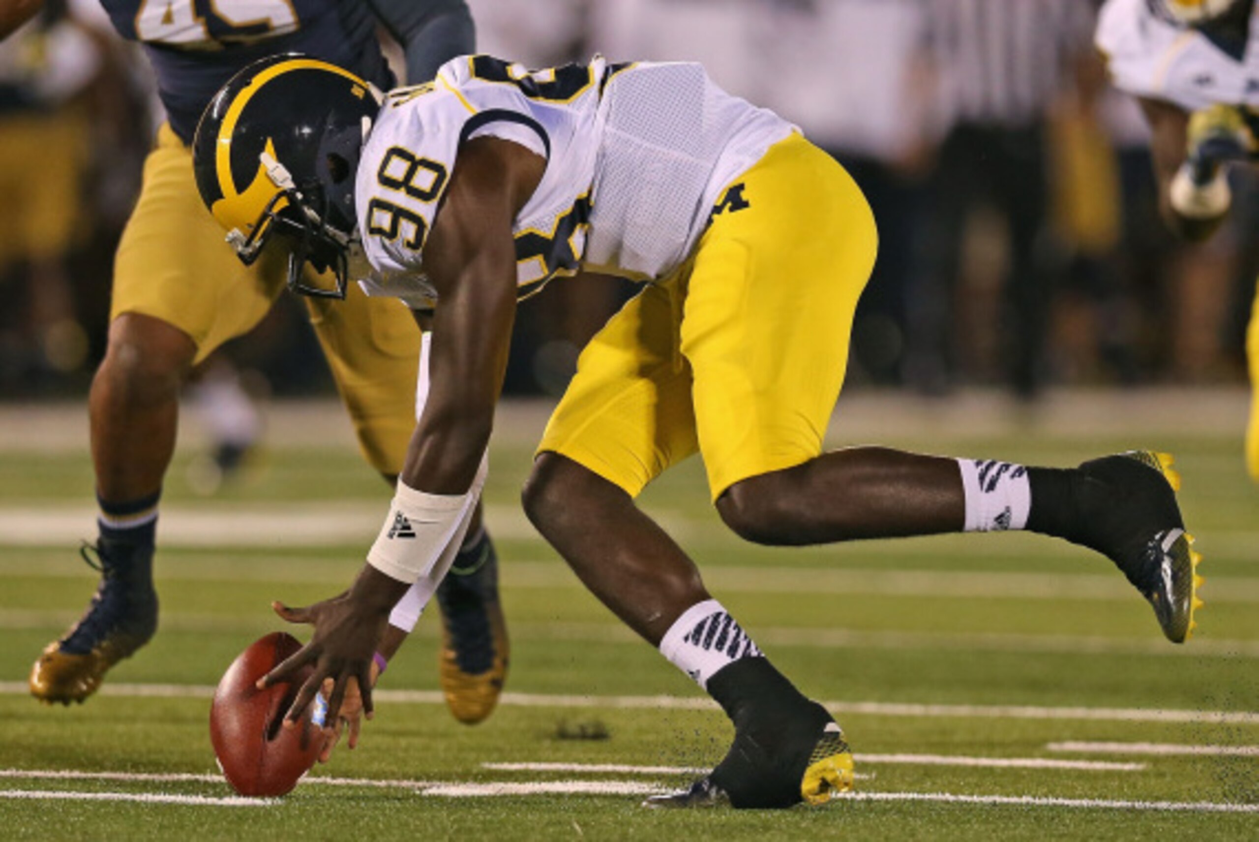 SOUTH BEND, IN - SEPTEMBER 06:  Devin Gardner #98 of the Michigan Wolverines tries to recover his own fumble against the Notre Dame Fighting Irish at Notre Dame Stadium on September 6, 2014 in South Bend, Indiana.  (Photo by Jonathan Daniel/Getty Images)