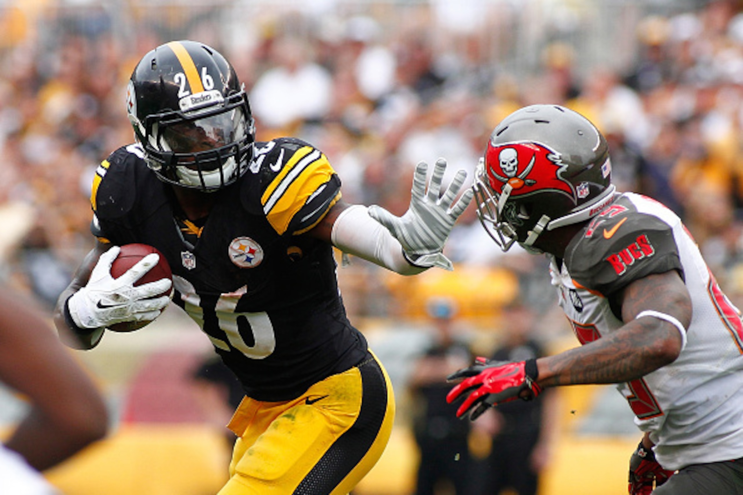 PITTSBURGH, PA - SEPTEMBER 28:  Le'Veon Bell #26 of the Pittsburgh Steelers carries the ball in front of Leonard Johnson #29 of the Tampa Bay Buccaneers during the second quarter at Heinz Field on September 28, 2014 in Pittsburgh, Pennsylvania.  (Photo by