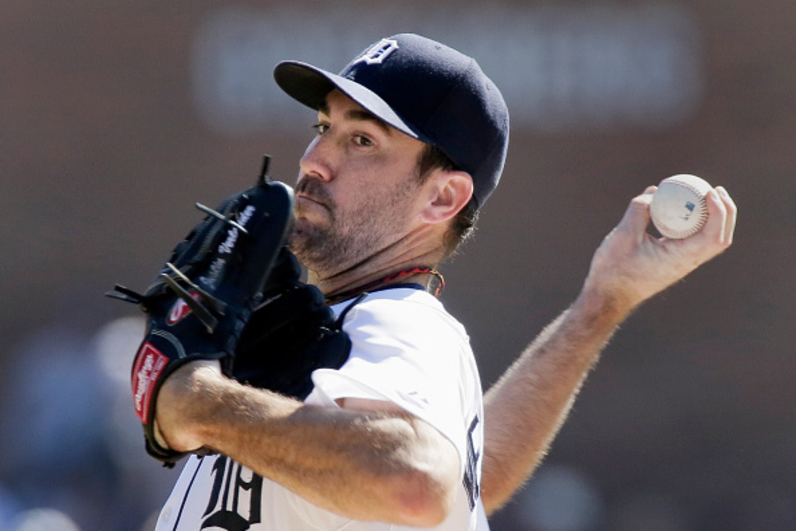 DETROIT, MI - SEPTEMBER 24:  Pitcher Justin Verlander #35 of the Detroit Tigers delivers against the Chicago White Sox during the first inning at Comerica Park on September 24, 2014, in Detroit, Michigan. (Photo by Duane Burleson/Getty Images)