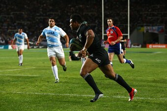 BUENOS AIRES, ARGENTINA - SEPTEMBER 27:  Julian Savea of the All Blacks scores a try during The Rugby Championship match between Argentina and the New Zealand All Blacks at Estadio Ciudad de La Plata on September 27, 2014 in Buenos Aires, Argentina.  (Pho