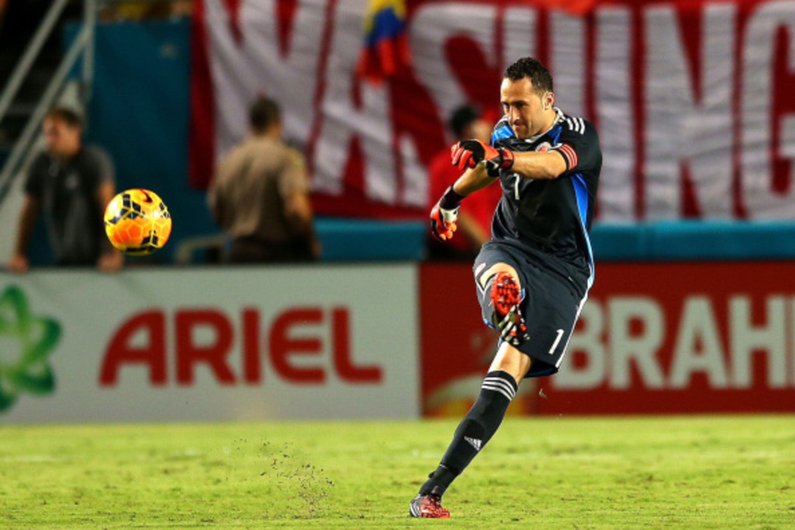 MIAMI GARDENS, FL - SEPTEMBER 05:  David Ospina #1 of Colombia passes during an International Soccer friendly against Brazil at Sun Life Stadium on September 5, 2014 in Miami Gardens, Florida.  (Photo by Mike Ehrmann/Getty Images)