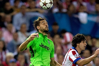 MADRID, SPAIN - OCTOBER 01: Fernando Llorente of Juventus wins the header after Tiago Mendes of Atletico de Madrid during the UEFA Champions League group A match between Club Atletico de Madrid and Juventus at Vievnte Calderon Stadium on October 1, 2014 i