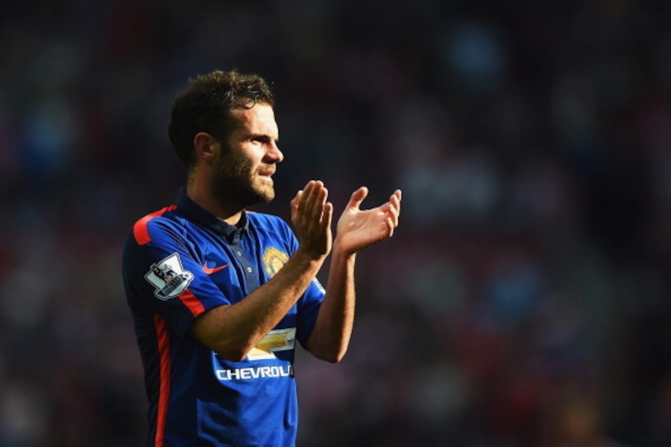 SUNDERLAND, ENGLAND - AUGUST 24:  Juan Mata of Manchester United encourages his team mates during the Barclays Premier League match between Sunderland and Manchester United at Stadium of Light on August 24, 2014 in Sunderland, England.  (Photo by Laurence