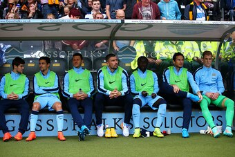HULL, ENGLAND - SEPTEMBER 27:  Joe Hart (R) of Manchester City sits on the bench next to team-mate Frank Lampard before the Barclays Premier League match between Hull City and Manchester City at KC Stadium on September 27, 2014 in Hull, England.  (Photo b