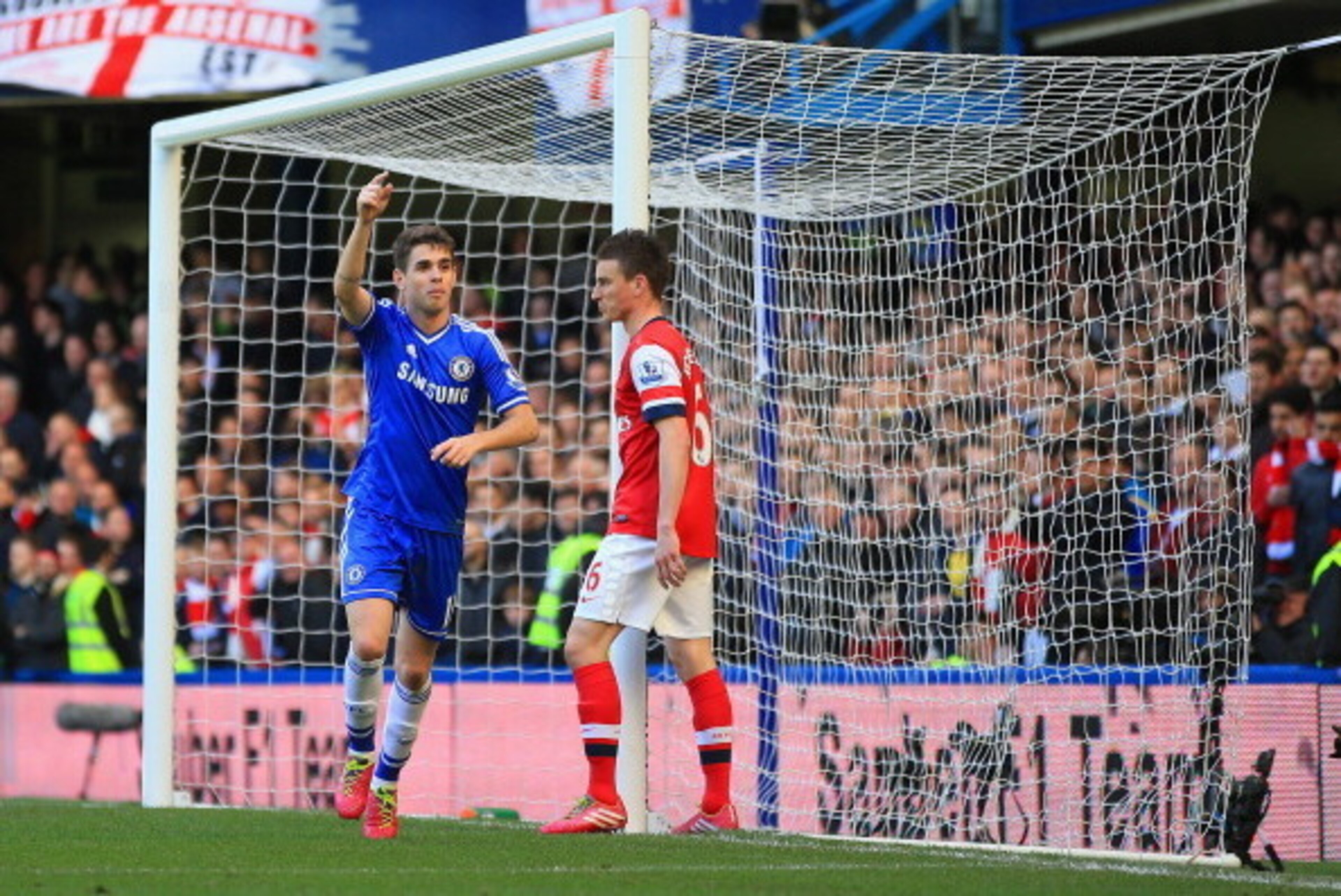 LONDON, ENGLAND - MARCH 22:  Oscar of Chelsea celebrates scoring their fourth goal during the Barclays Premier League match between Chelsea and Arsenal at Stamford Bridge on March 22, 2014 in London, England.  (Photo by Richard Heathcote/Getty Images)