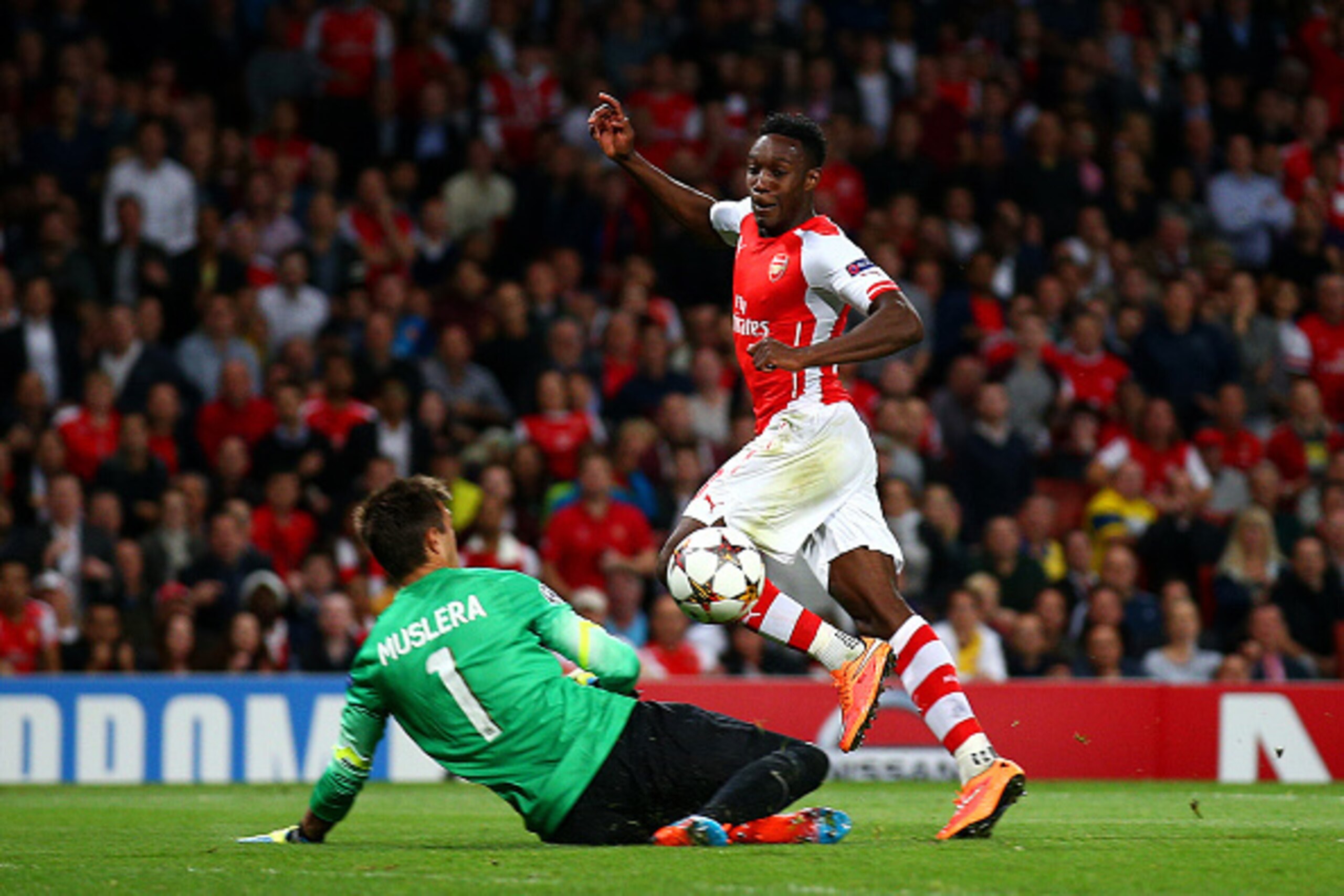 LONDON, ENGLAND - OCTOBER 01:  Danny Welbeck of Arsenal scores his team's fourth and his third goal during the UEFA Champions League group D match between Arsenal FC and Galatasaray AS at Emirates Stadium on October 1, 2014 in London, United Kingdom.  (Ph