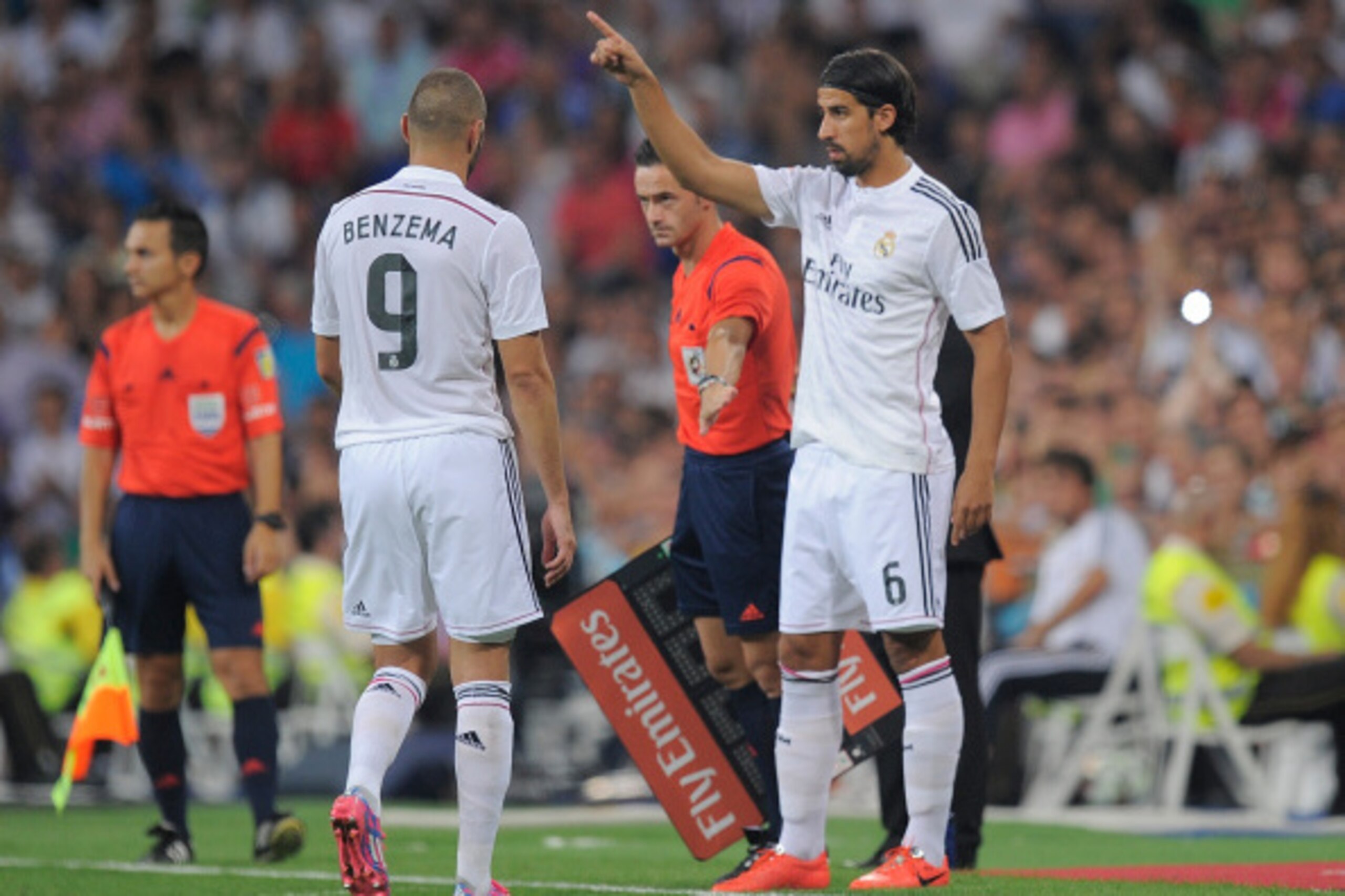MADRID, SPAIN - AUGUST 25:  Sami Khedira of Real Madrid CF comes on for Karim Benzema during the La liga match between Real Madrid CF and Cordoba CF at Estadio Santiago Bernabeu on August 25, 2014 in Madrid, Spain.  (Photo by Denis Doyle/Getty Images)