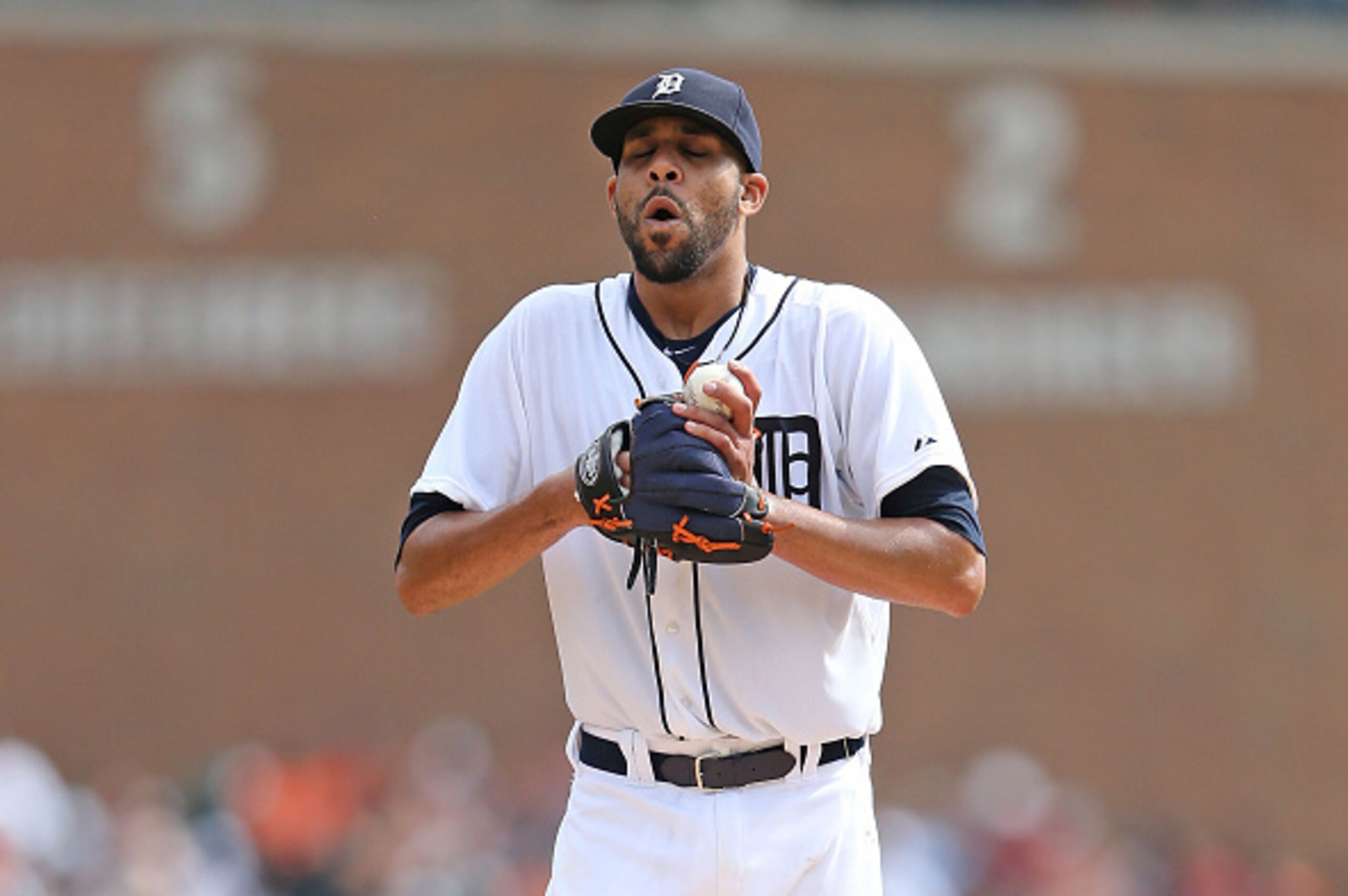 DETROIT, MI - SEPTEMBER 28: David Price #14 of the Detroit Tigers closes his eyes prior to pitching in the fourth inning of the game against the Minnesota Twins at Comerica Park on September 28, 2014 in Detroit, Michigan.  (Photo by Leon Halip/Getty Image