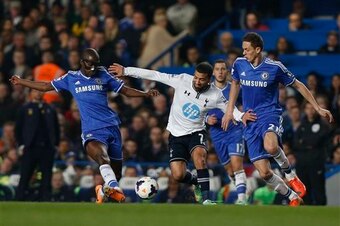 Ramires and Matic provide Chelsea with natural symmetry in the middle.