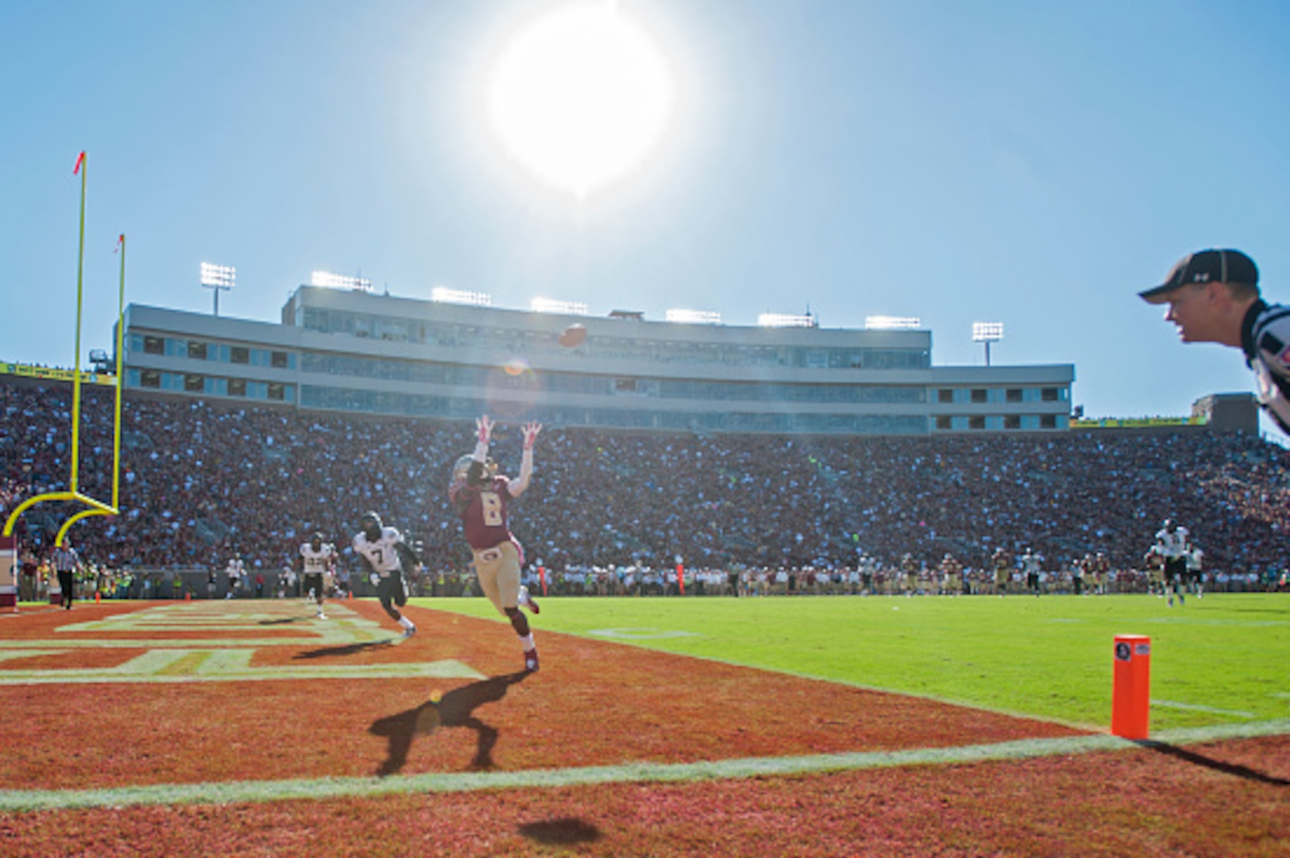 TALLAHASSEE, FL - OCTOBER 4: Kermit Whitfield #8 of the Florida State Seminoles attempts to reel in a touchdown pass during the First half at Doak Campbell Stadium on October 4, 2014 in Tallahassee, Florida.  (Photo by Jeff Gammons/Getty Images)