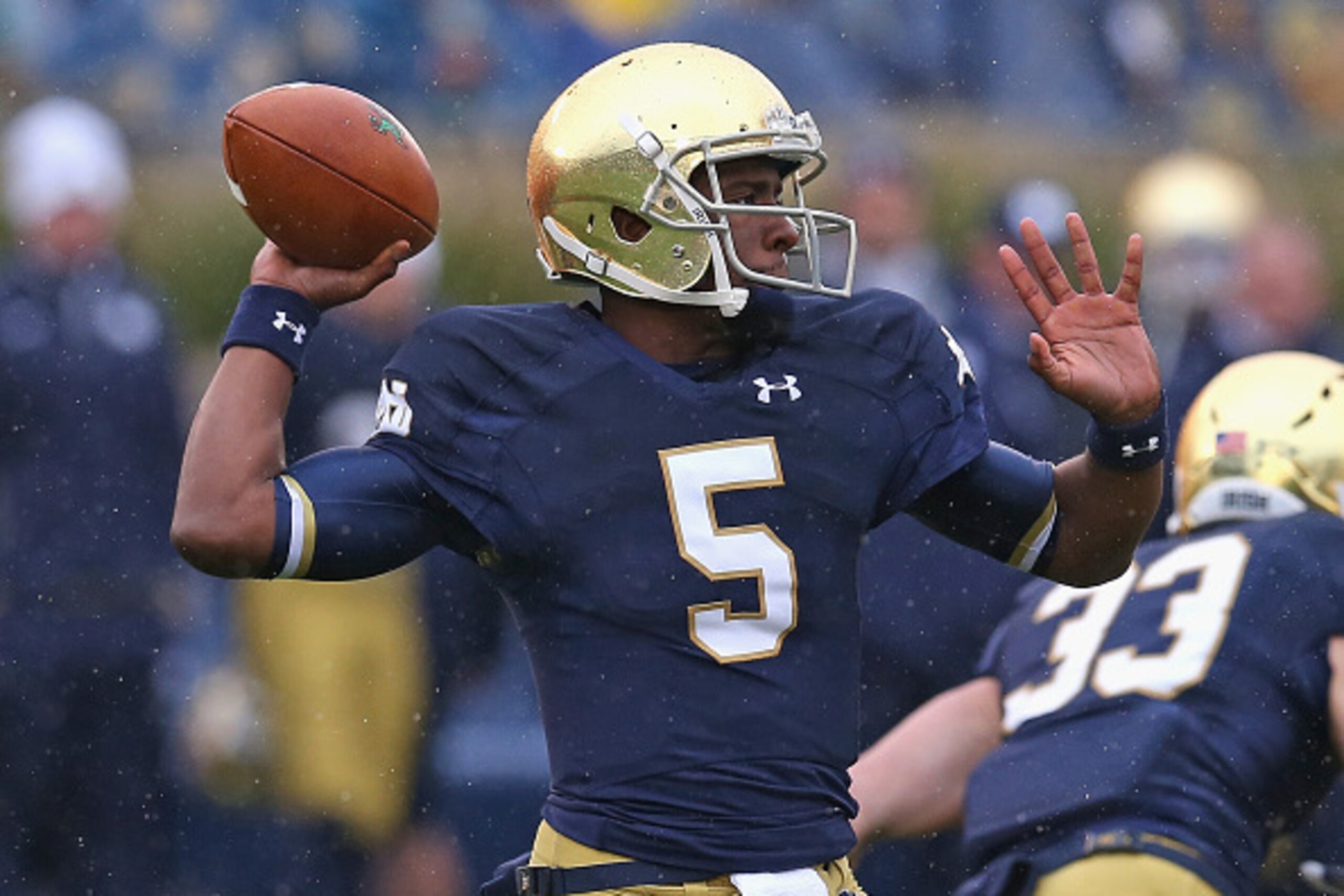 SOUTH BEND, IN - OCTOBER 04: Everett Golson #5 of the Notre Dame Fighting Irish passes against the Standford Cardinal at Notre Dame Stadium on October 4, 2014 in South Bend, Indiana. (Photo by Jonathan Daniel/Getty Images)
