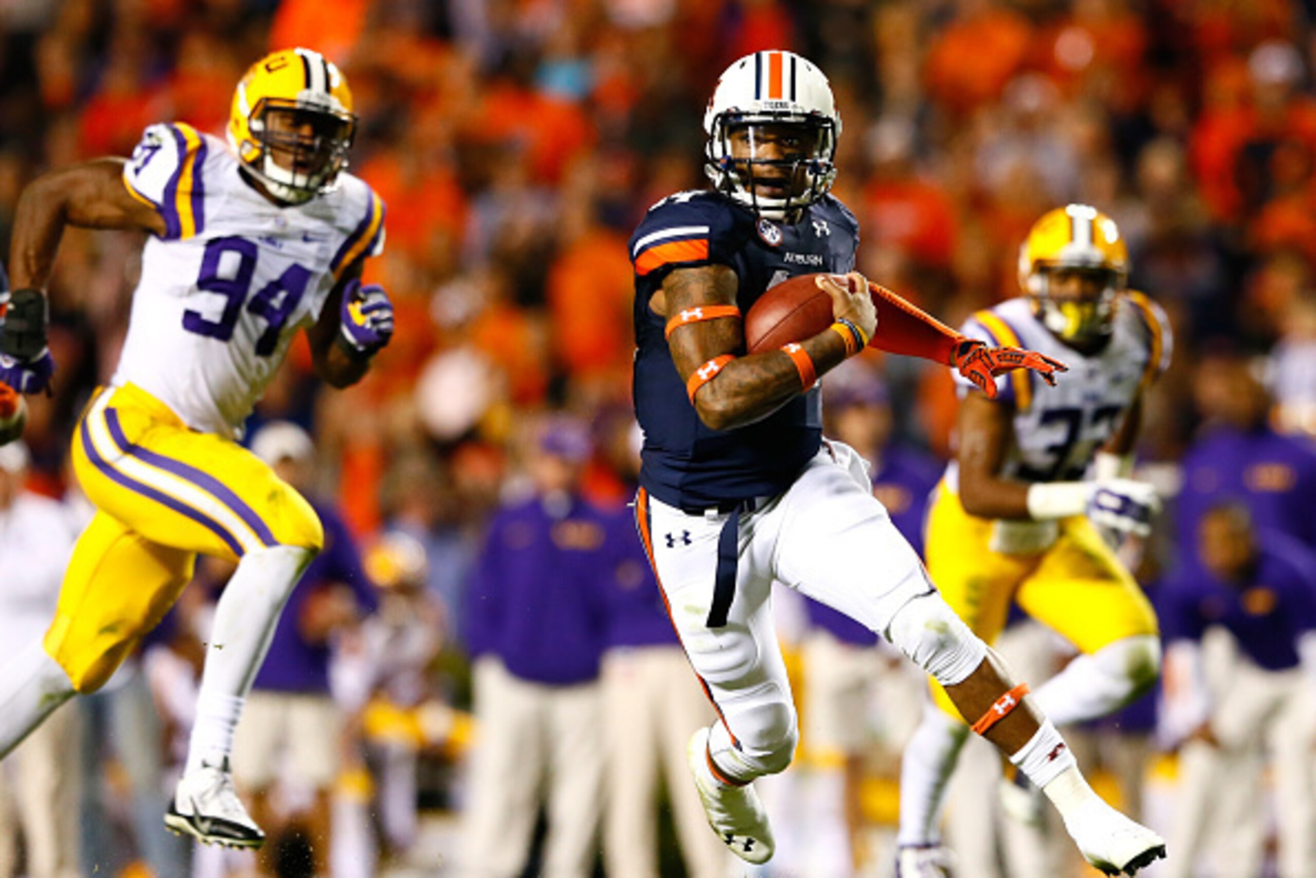AUBURN, AL - OCTOBER 04:  Nick Marshall #14 of the Auburn Tigers rushes for a touchdown against the LSU Tigers at Jordan Hare Stadium on October 4, 2014 in Auburn, Alabama.  (Photo by Kevin C. Cox/Getty Images)
