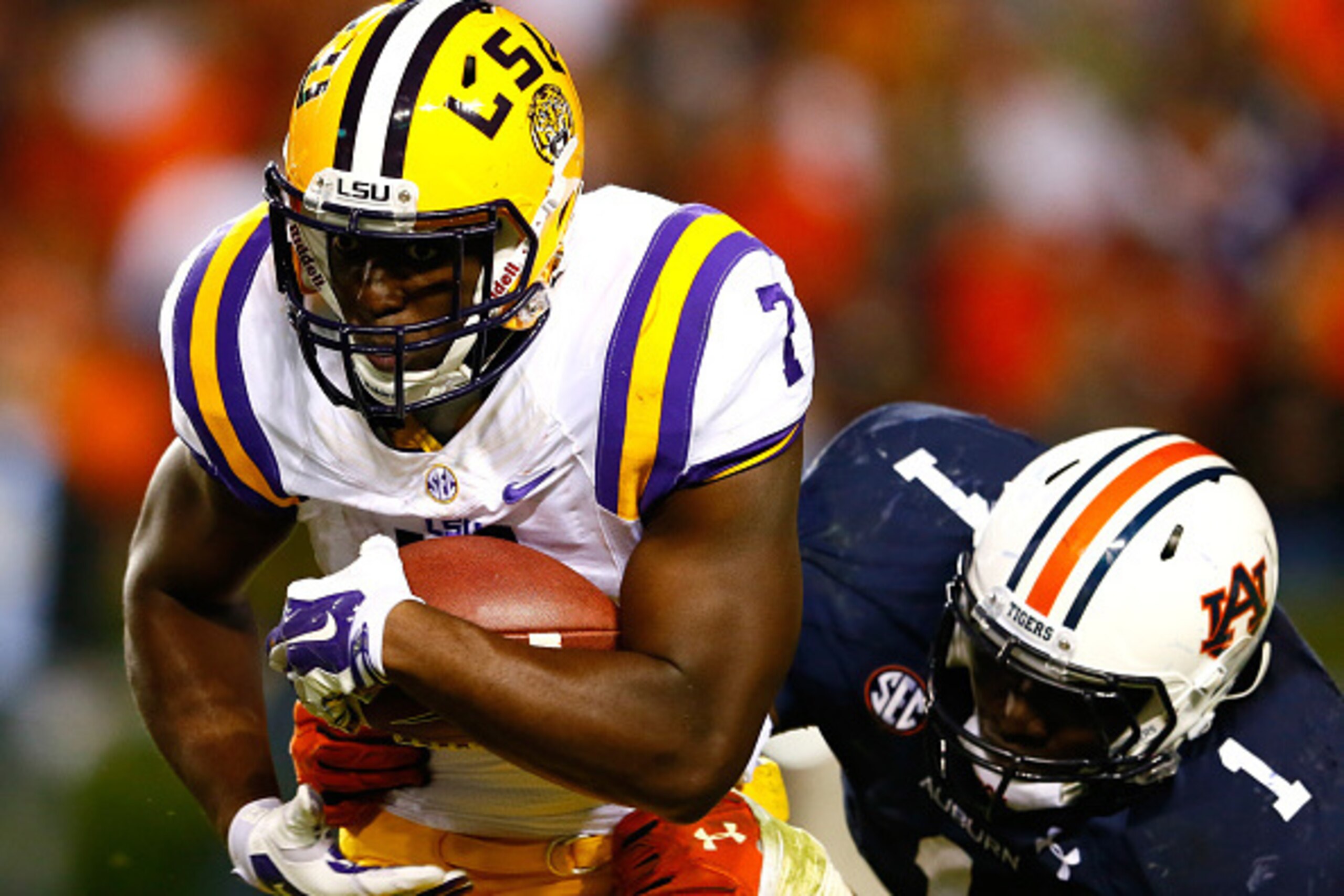 AUBURN, AL - OCTOBER 04:  Leonard Fournette #7 of the LSU Tigers rushes against Montravius Adams #1 of the Auburn Tigers at Jordan Hare Stadium on October 4, 2014 in Auburn, Alabama.  (Photo by Kevin C. Cox/Getty Images)