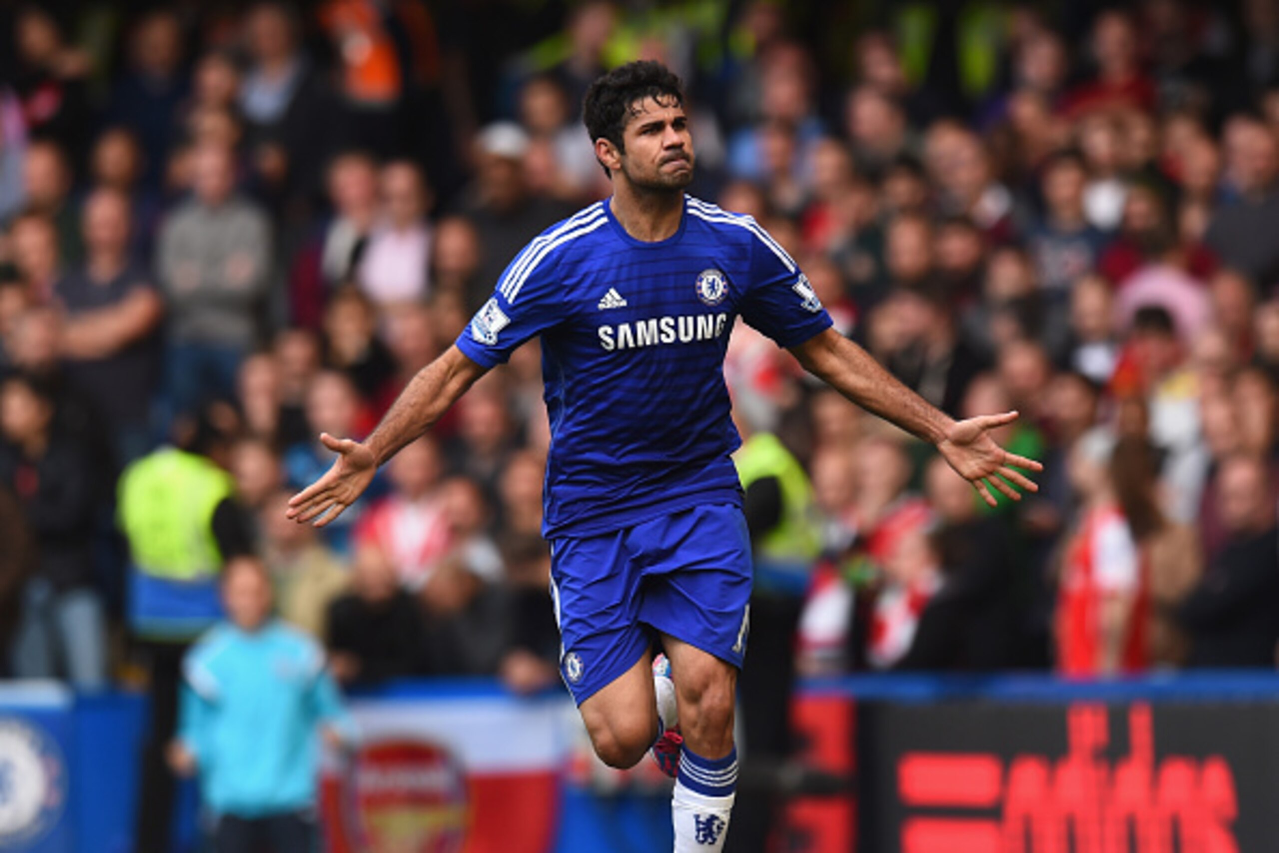 LONDON, ENGLAND - OCTOBER 05:  Diego Costa of Chelsea celebrates scoring their second goalduring the Barclays Premier League match between Chelsea and Arsenal at Stamford Bridge on October 4, 2014 in London, England.  (Photo by Shaun Botterill/Getty Image