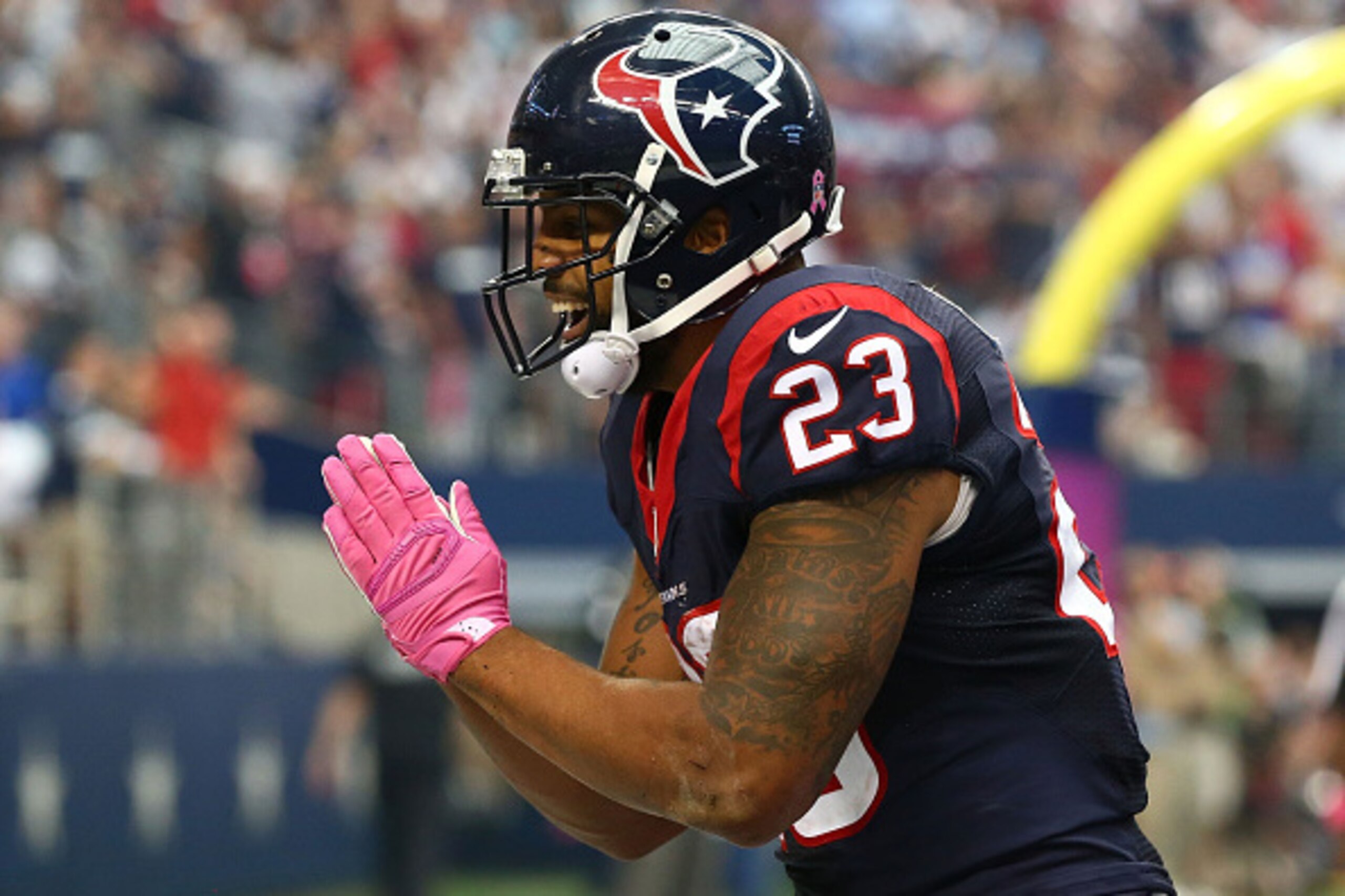 ARLINGTON, TX - OCTOBER 05: Arian Foster #23 of the Houston Texans reacts after scoring a touchdown against the Dallas Cowboys in the second half at AT&T Stadium on October 5, 2014 in Arlington, Texas. (Photo by Ronald Martinez/Getty Images) ARLINGTON, TX - OCTOBER 05: Arian Foster #23 of the Houston Texans reacts after scoring a touchdown against the Dallas Cowboys in the second half at AT&T Stadium on October 5, 2014 in Arlington, Texas. (Photo by Ronald Martinez/Getty Images)
