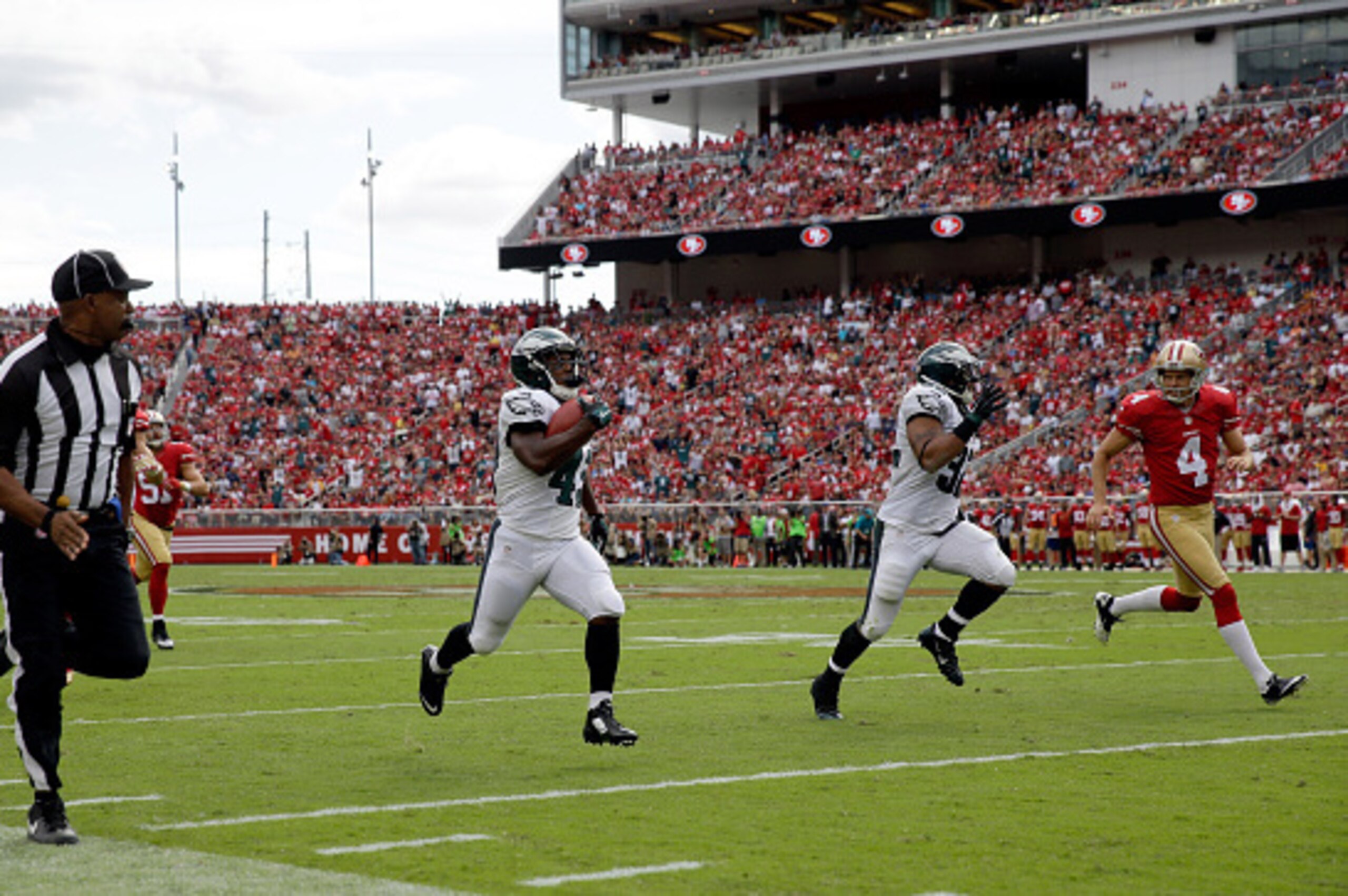 SANTA CLARA, CA - SEPTEMBER 28:  Darren Sproles #43 of the Philadelphia Eagles returns a punt for a touchdown in the second quarter of their game against the San Francisco 49ers at Levi's Stadium on September 28, 2014 in Santa Clara, California.  (Photo b