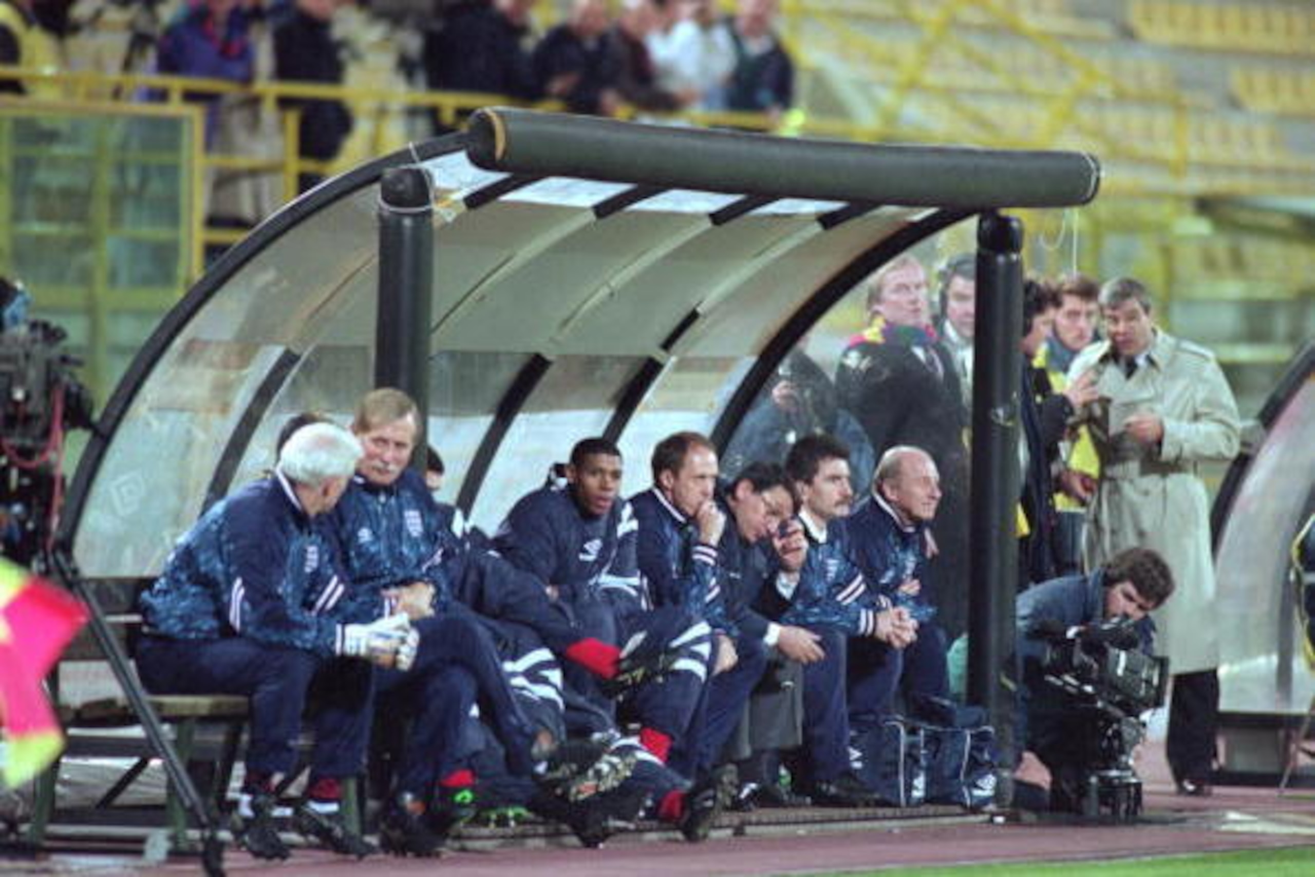 A worried-looking England bench during the World Cup qualifier match between San Marino and England, 17th November 1993. England won 1-7. (Photo by Shaun Botterill/Getty Images)