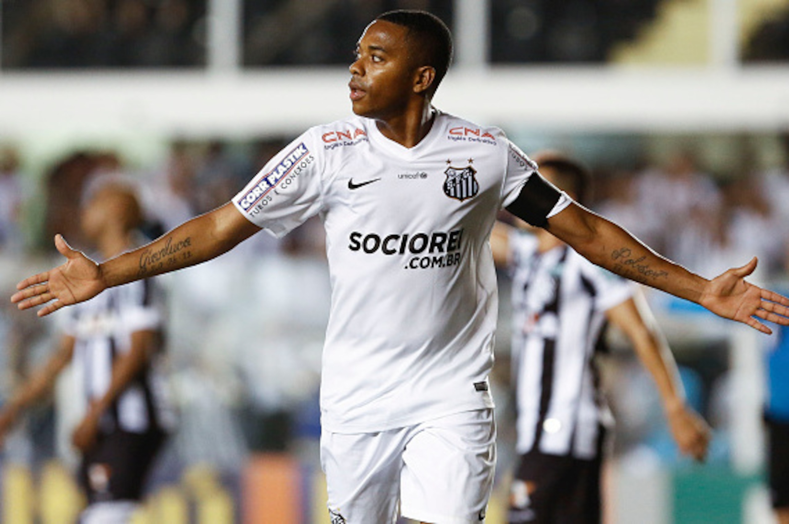 SAO PAULO, BRAZIL - SEPTEMBER 21: Robinho of Santos celebrates his goal scored during a match between Santos and Figueirense of Brasileirao Series A 2014 at Vila Belmiro Stadium on September 21, 2014 in Santos, Brazil. (Photo by Miguel Schincariol/Getty I SAO PAULO, BRAZIL - SEPTEMBER 21: Robinho of Santos celebrates his goal scored during a match between Santos and Figueirense of Brasileirao Series A 2014 at Vila Belmiro Stadium on September 21, 2014 in Santos, Brazil. (Photo by Miguel Schincariol/Getty I