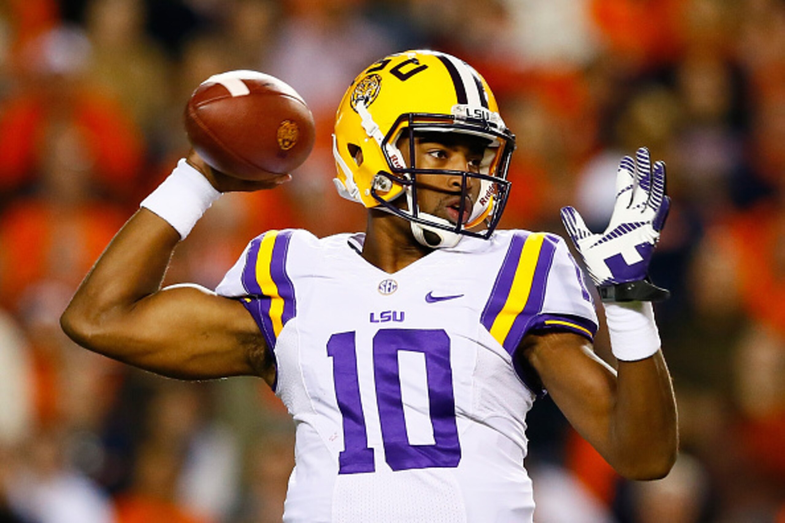 AUBURN, AL - OCTOBER 04:  Anthony Jennings #10 of the LSU Tigers looks to pass against the Auburn Tigers at Jordan Hare Stadium on October 4, 2014 in Auburn, Alabama.  (Photo by Kevin C. Cox/Getty Images)