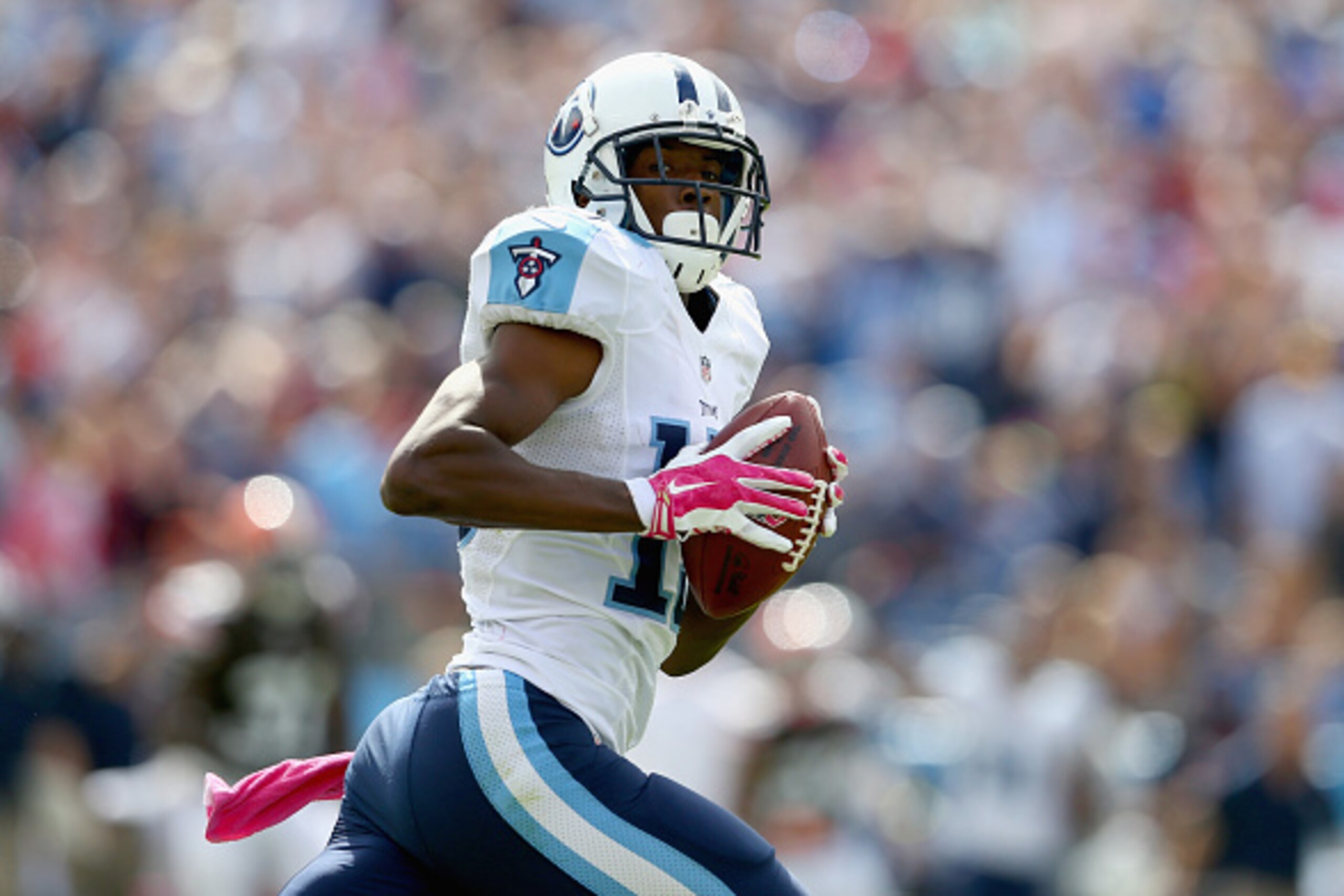 NASHVILLE, TN - OCTOBER 05:  Justin Hunter #15 of the Tennessee Titans runs for a touchdown during the game against the Cleveland Browns at LP Field on October 5, 2014 in Nashville, Tennessee.  (Photo by Andy Lyons/Getty Images)