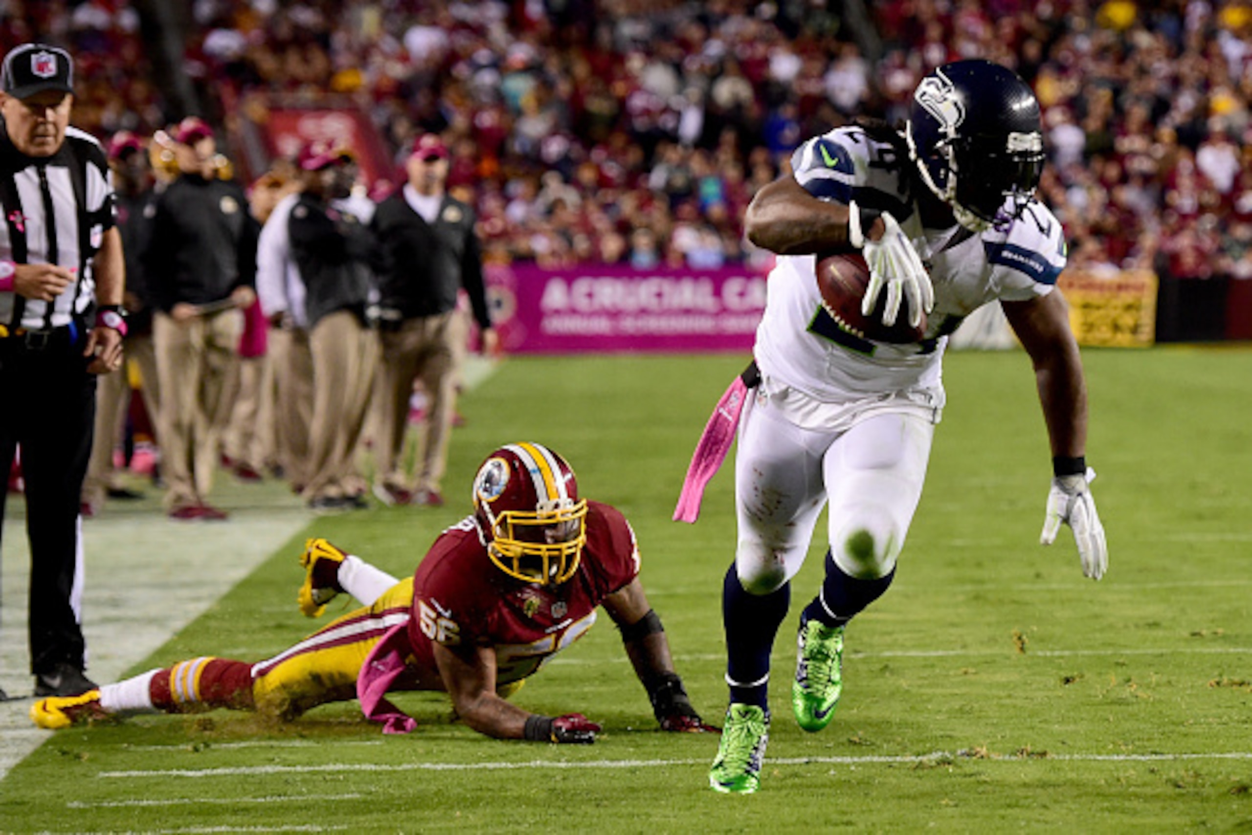 LANDOVER, MD - OCTOBER 06: Running back Marshawn Lynch #24 of the Seattle Seahawks scores a 4th quarter touchdown past the defense of inside linebacker Perry Riley #56 of the Washington Redskins at FedExField on October 6, 2014 in Landover, Maryland.  (Ph