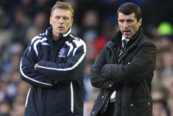 LIVERPOOL, UNITED KINGDOM - NOVEMBER 24:   Sunderland Manager Roy Keane watches the action with Everton Manager David Moyes (L) during the Barclays Premier League match between Everton and Sunderland at Goodison Park on November 24, 2007 in Liverpool, Eng