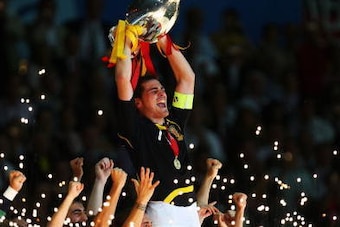VIENNA, AUSTRIA - JUNE 29:  Captain Iker Casillas of Spain lifts the trophy after winning against Germany in the UEFA EURO 2008 Final match between Germany and Spain at Ernst Happel Stadion on June 29, 2008 in Vienna, Austria.  (Photo by Laurence Griffith