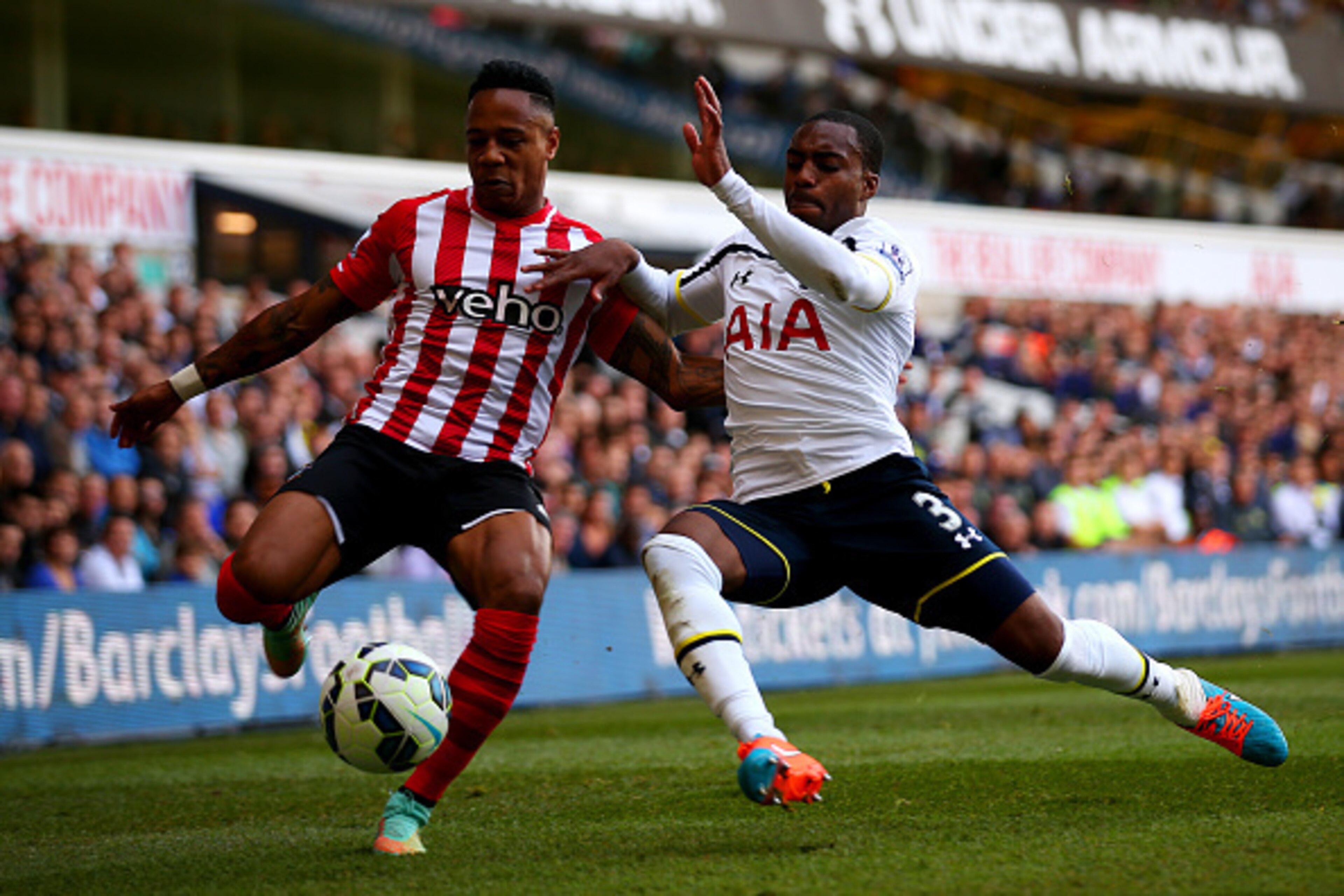 LONDON, ENGLAND - OCTOBER 05:  Nathaniel Clyne of Southampton battles for the ball with Danny Rose of Spurs during the Barclays Premier League match between Tottenham Hotspur and Southampton at White Hart Lane on October 5, 2014 in London, England.  (Phot
