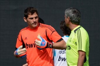 LOS ANGELES, CA - AUGUST 01: Head coach Jose Mourinho (R) of Real Madrid speaks with goalkeeper Iker Casillas during a training session on the UCLA campus on August 1, 2012 in Los Angeles, California. Real Madrid will play a friendly soccer match agains LOS ANGELES, CA - AUGUST 01: Head coach Jose Mourinho (R) of Real Madrid speaks with goalkeeper Iker Casillas during a training session on the UCLA campus on August 1, 2012 in Los Angeles, California. Real Madrid will play a friendly soccer match agains