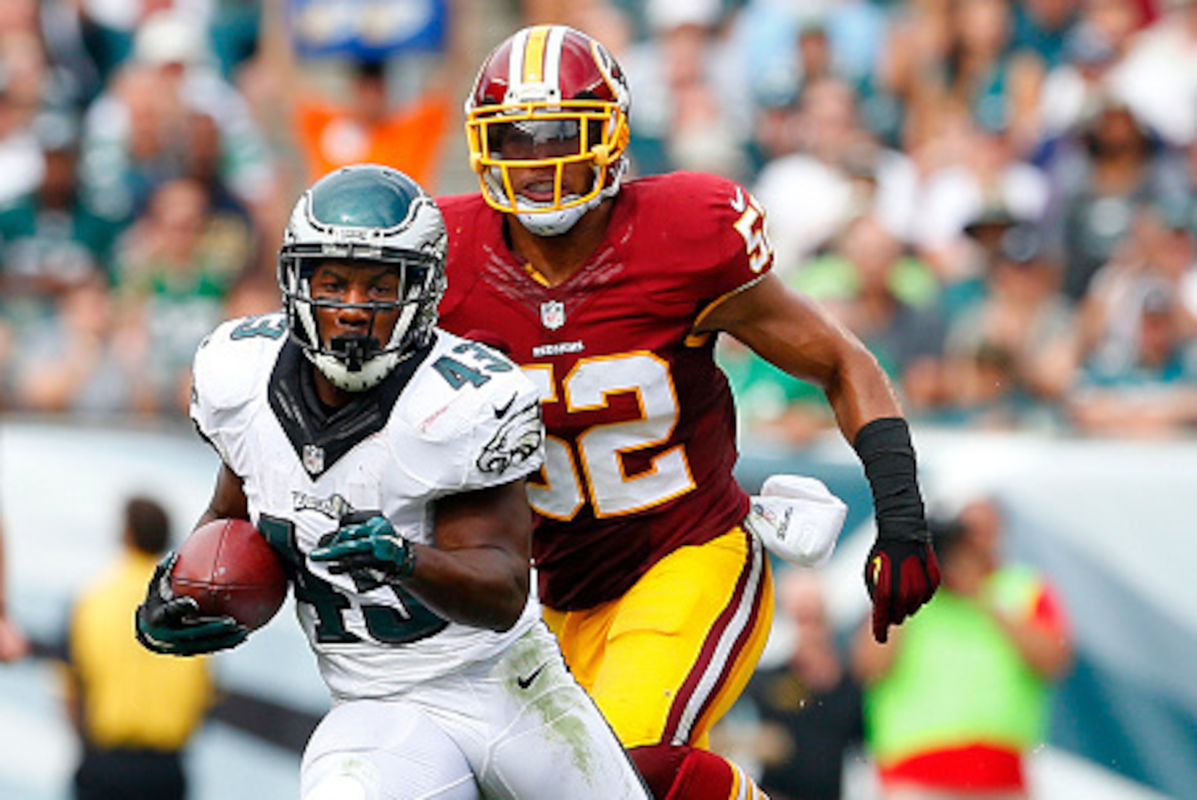 PHILADELPHIA, PA - SEPTEMBER 21:  Darren Sproles #43 of the Philadelphia Eagles runs after making a catch in front of Keenan Robinson #52 of the Washington Redskins in the third quarter at Lincoln Financial Field on September 21, 2014 in Philadelphia, Pen