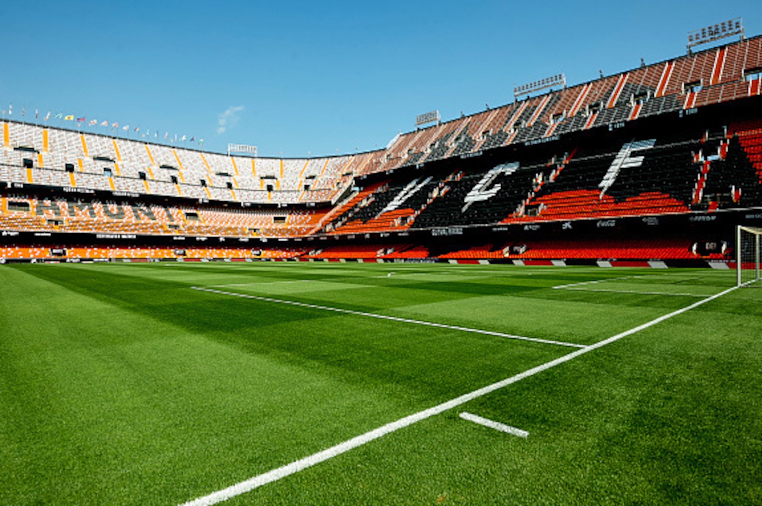 VALENCIA, SPAIN - OCTOBER 04:  A general view of the stadium prior to the La Liga match between Valencia CF and Club Atletico de Madrid at Estadi de Mestalla on October 4, 2014 in Valencia, Spain.  (Photo by Manuel Queimadelos Alonso/Getty Images)