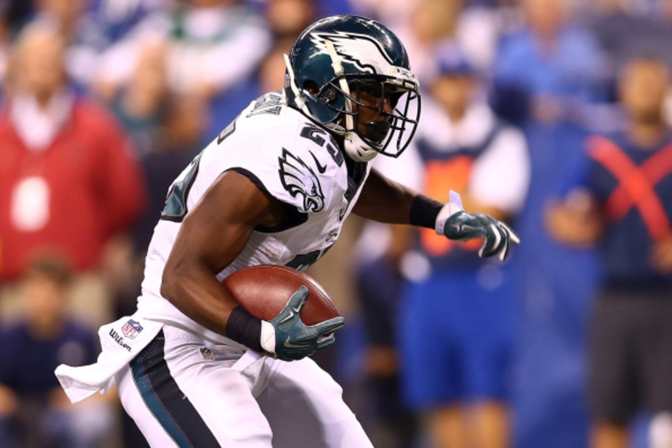 INDIANAPOLIS, IN - SEPTEMBER 15:  Running back LeSean McCoy #25 of the Philadelphia Eagles carries the ball against the Indianapolis Colts during a game at Lucas Oil Stadium on September 15, 2014 in Indianapolis, Indiana.  (Photo by Andy Lyons/Getty Image