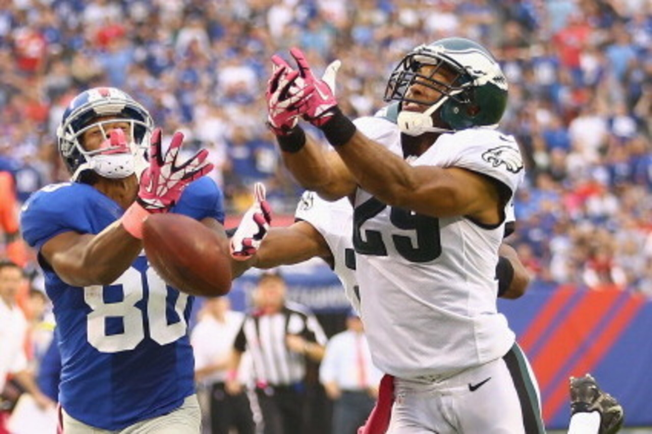 EAST RUTHERFORD, NJ - OCTOBER 06: Victor Cruz #80 of the New York Giants cannot hold onto the ball defended by Nate Allen #29 of the Philadelphia Eagles during their game at MetLife Stadium on October 6, 2013 in East Rutherford, New Jersey. (Photo by EAST RUTHERFORD, NJ - OCTOBER 06: Victor Cruz #80 of the New York Giants cannot hold onto the ball defended by Nate Allen #29 of the Philadelphia Eagles during their game at MetLife Stadium on October 6, 2013 in East Rutherford, New Jersey. (Photo by