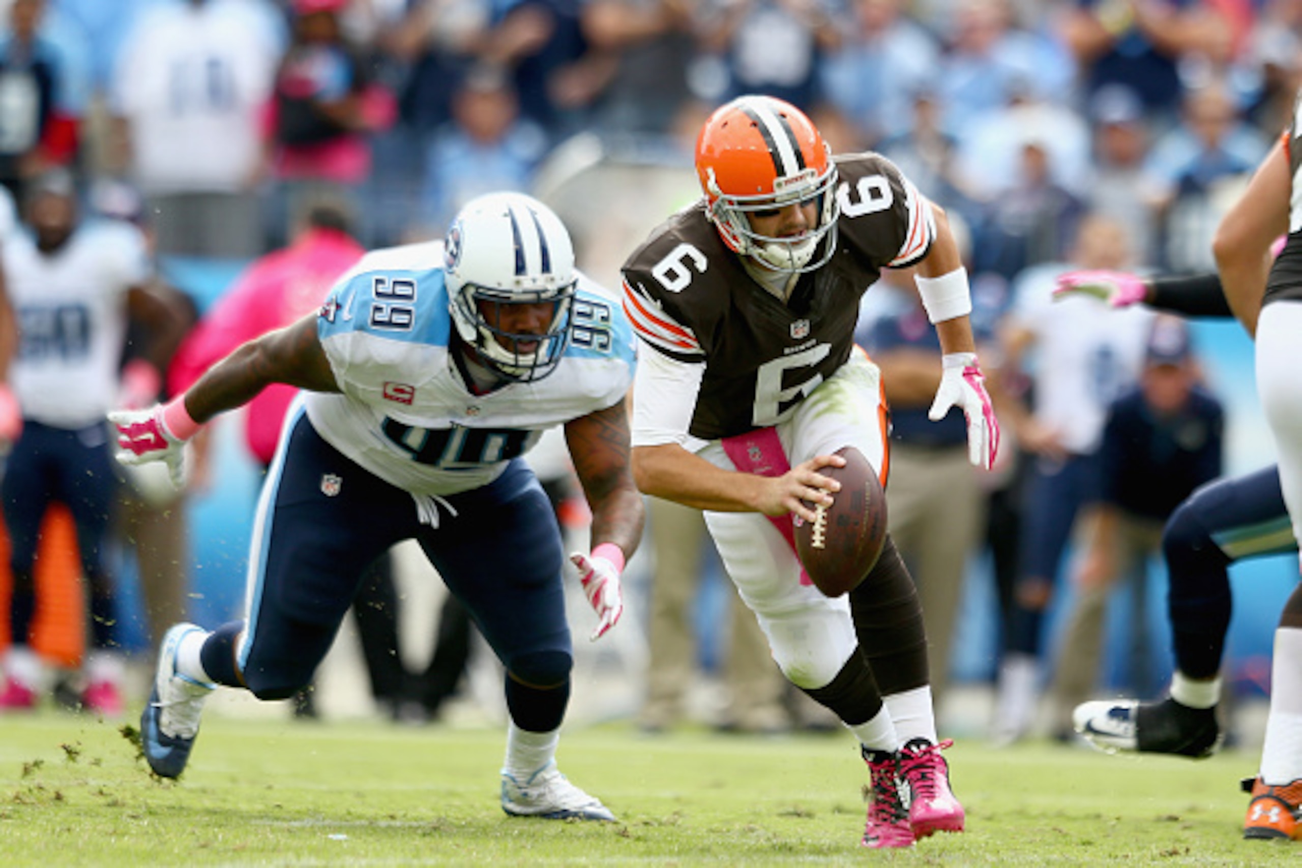 NASHVILLE, TN - OCTOBER 05:  Brian Hoyer #6 of the Cleveland Browns runs with the ball in the game against the Tennessee Titans at LP Field on October 5, 2014 in Nashville, Tennessee.  (Photo by Andy Lyons/Getty Images)