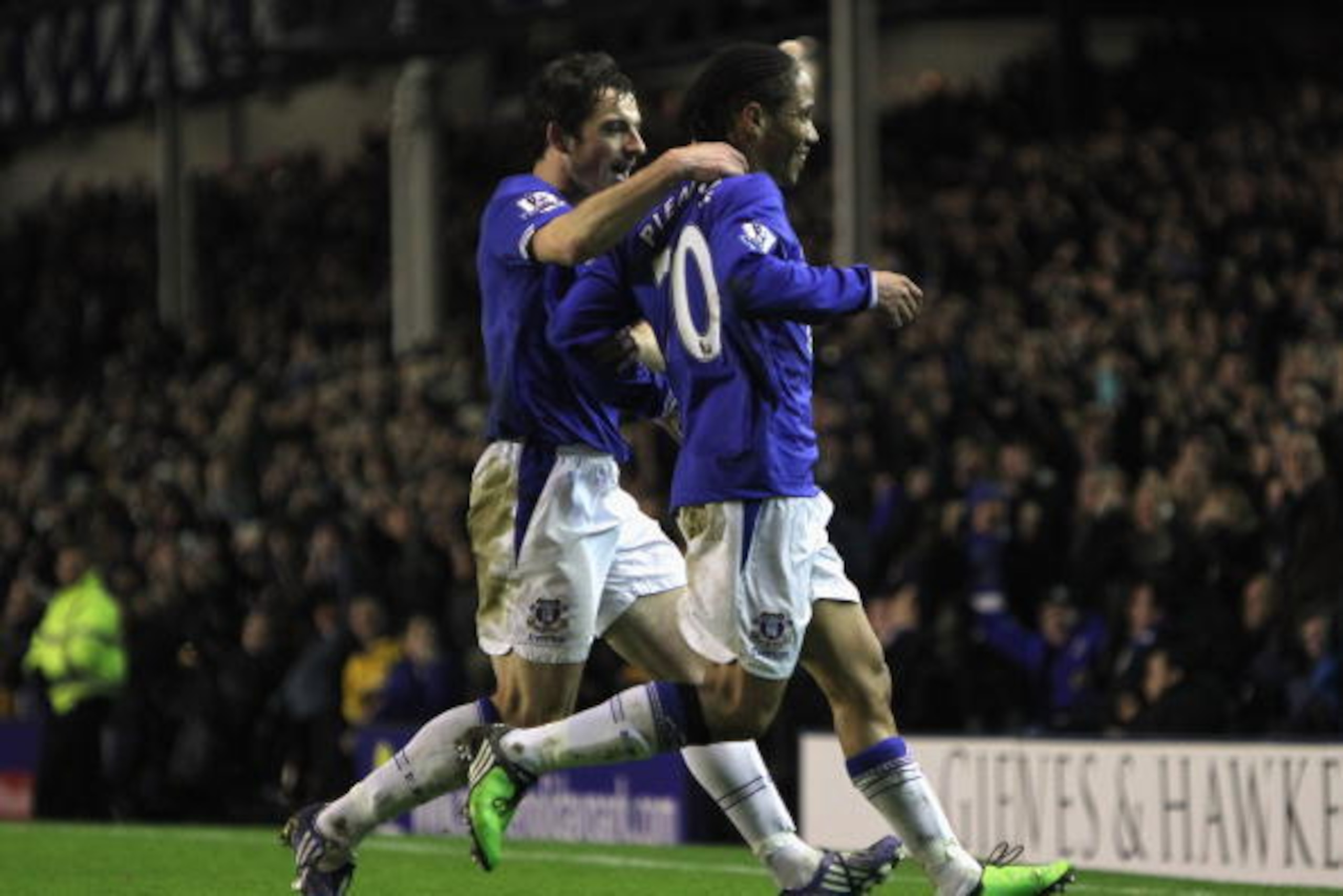 LIVERPOOL, ENGLAND - JANUARY 16: Steven Pienaar of Everton is congratulated by team mate Leighton Baines (L) after scoring the first goal during the Barclays Premier League match between Everton and Manchester City at Goodison Park on January 16, 2010 in LIVERPOOL, ENGLAND - JANUARY 16: Steven Pienaar of Everton is congratulated by team mate Leighton Baines (L) after scoring the first goal during the Barclays Premier League match between Everton and Manchester City at Goodison Park on January 16, 2010 in