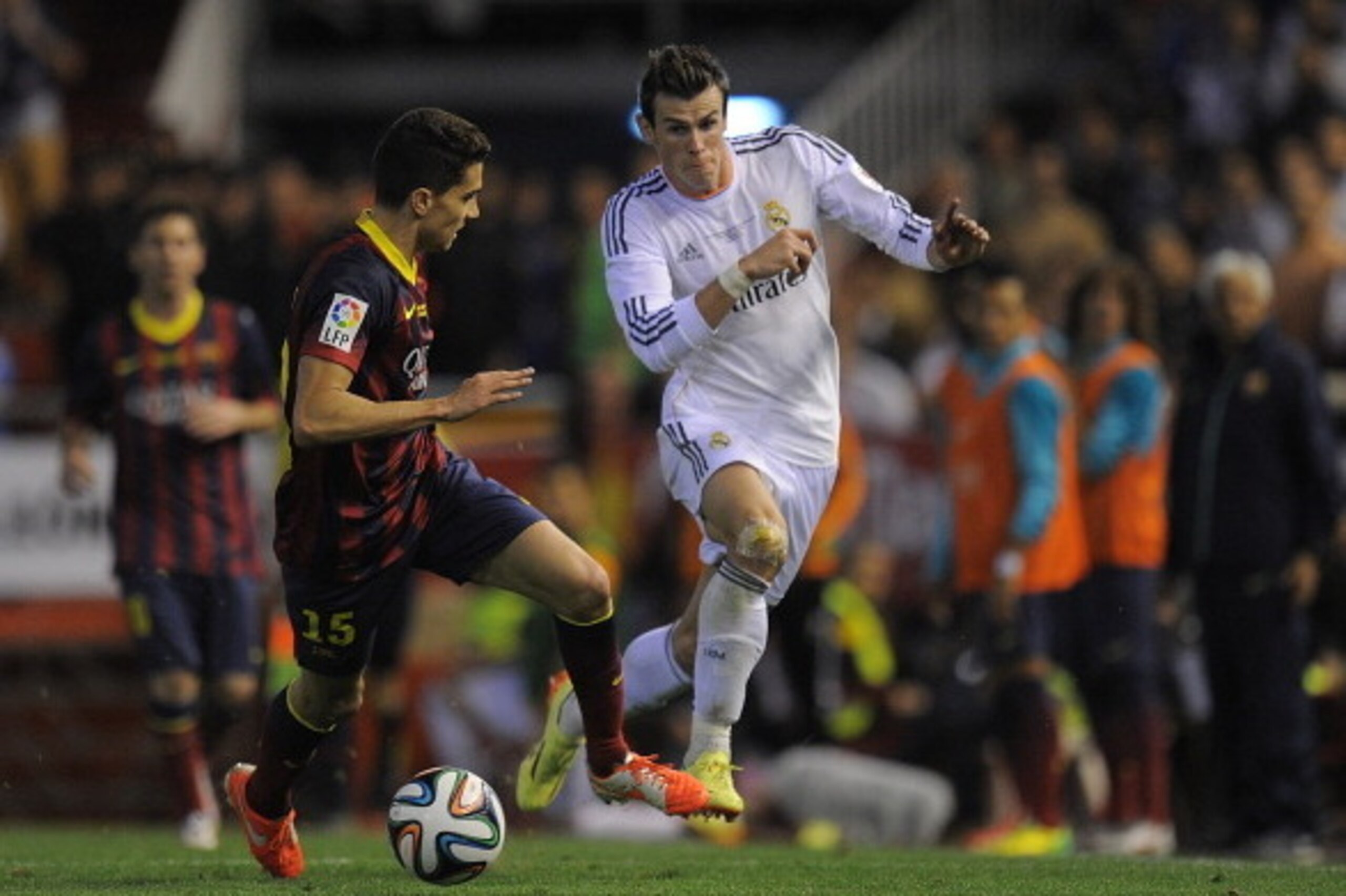 VALENCIA, SPAIN - APRIL 16: Gareth Bale (R) of Real Madrid beats Marc Bartra of Barcelona during the Copa del Rey Final between Real Madrid and Barcelona at Estadio Mestalla on April 16, 2014 in Valencia, Spain. (Photo by Denis Doyle/Getty Images) VALENCIA, SPAIN - APRIL 16: Gareth Bale (R) of Real Madrid beats Marc Bartra of Barcelona during the Copa del Rey Final between Real Madrid and Barcelona at Estadio Mestalla on April 16, 2014 in Valencia, Spain. (Photo by Denis Doyle/Getty Images)