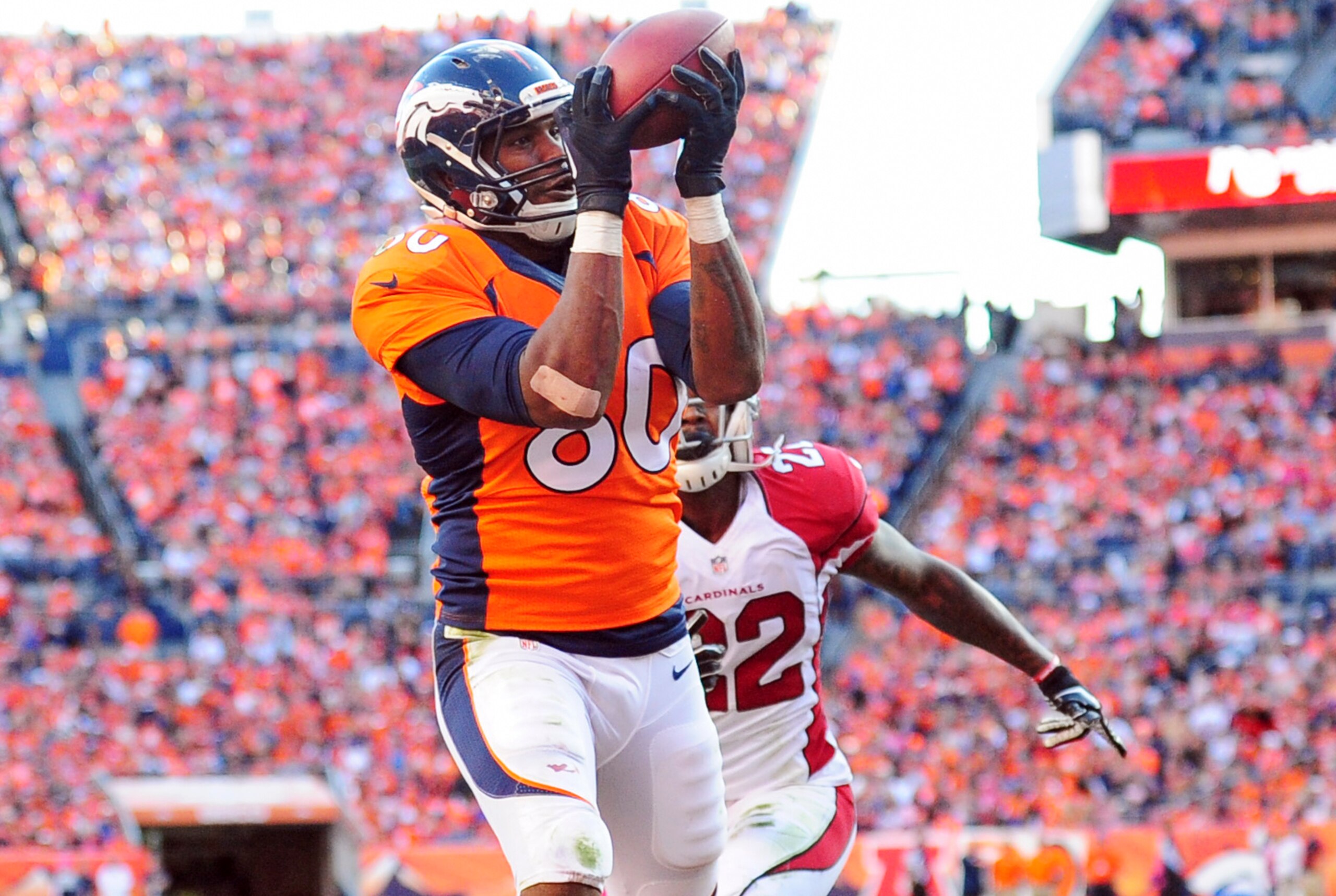 Oct 5, 2014; Denver, CO, USA Denver Broncos tight end Julius Thomas (80) pulls in a touchdown reception past Arizona Cardinals strong safety Tony Jefferson (22) in the fourth quarter at Sports Authority Field at Mile High. Mandatory Credit: Ron Chenoy-USA Oct 5, 2014; Denver, CO, USA Denver Broncos tight end Julius Thomas (80) pulls in a touchdown reception past Arizona Cardinals strong safety Tony Jefferson (22) in the fourth quarter at Sports Authority Field at Mile High. Mandatory Credit: Ron Chenoy-USA