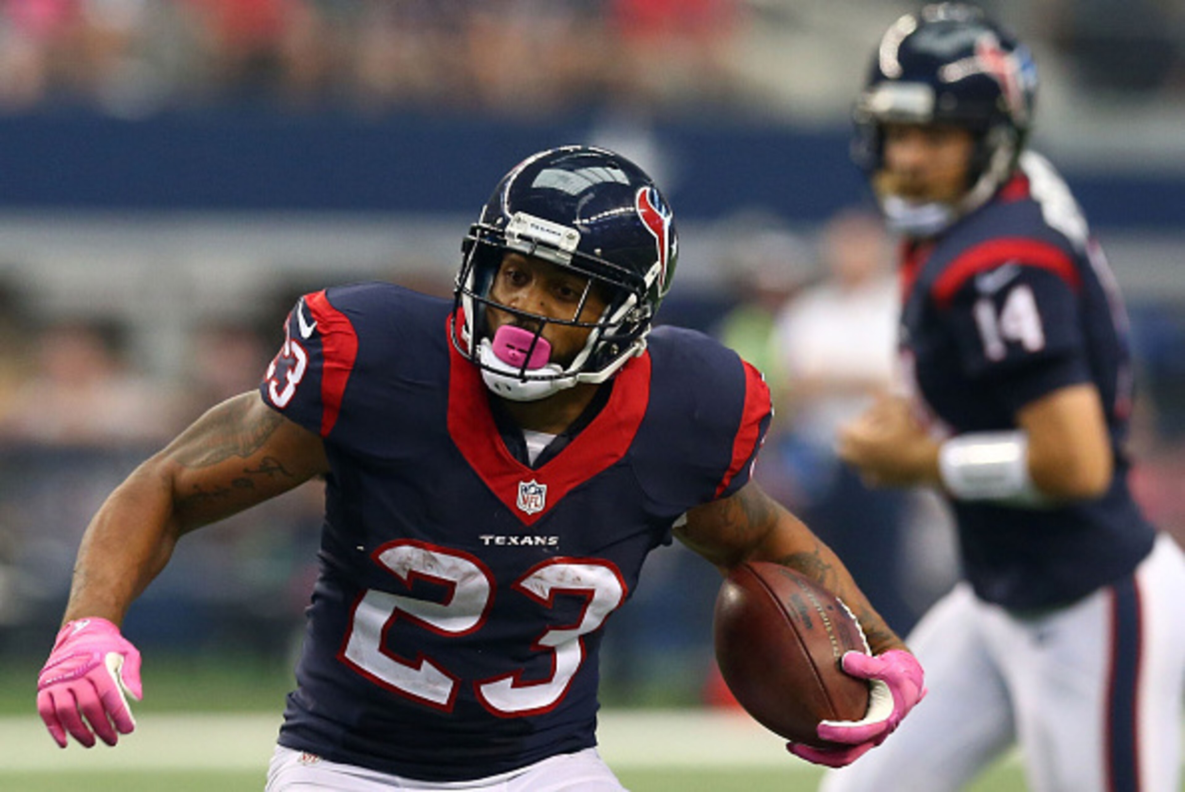 ARLINGTON, TX - OCTOBER 05:  Arian Foster #23 of the Houston Texans runs the ball against the Dallas Cowboys in the second half at AT&T Stadium on October 5, 2014 in Arlington, Texas.  (Photo by Ronald Martinez/Getty Images)