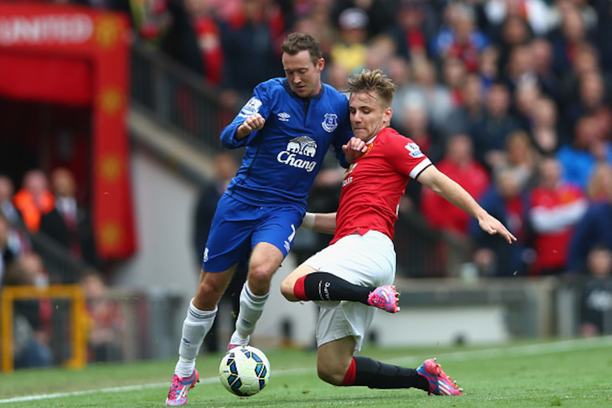 MANCHESTER, ENGLAND - OCTOBER 05:  Aiden McGeady of Everton is challenged by Luke Shaw of Manchester United during the Barclays Premier League match between Manchester United and Everton at Old Trafford on October 5, 2014 in Manchester, England.  (Photo b