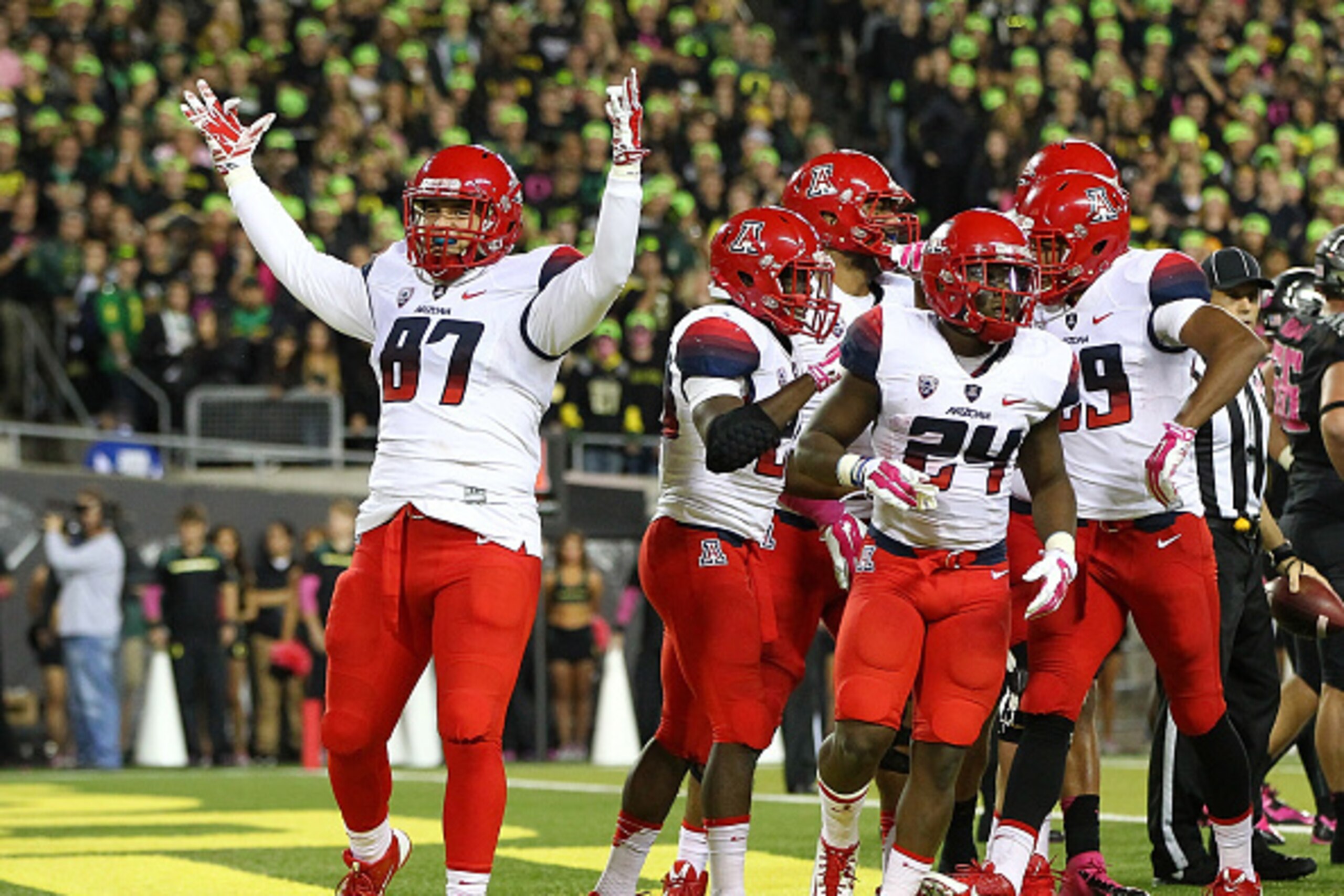 EUGENE, OR - OCTOBER 02:  Blair Tushaus #87  celebrates Nick Wilson #28 of the Arizona Wildcats touchdown against the Oregon Ducks to score a touchdown at Autzen Stadium on October 2, 2014  in Eugene, Oregon.  (Photo by Jonathan Ferrey/Getty Images)