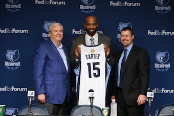 MEMPHIS, TN - JULY 14: Vince Carter #15 of the Memphis Grizzlies with GM Chris Wallace and head coach David Joerger address the media on July 14, 2014 at FedExForum in Memphis, Tennessee. NOTE TO USER: User expressly acknowledges and agrees that, by downl